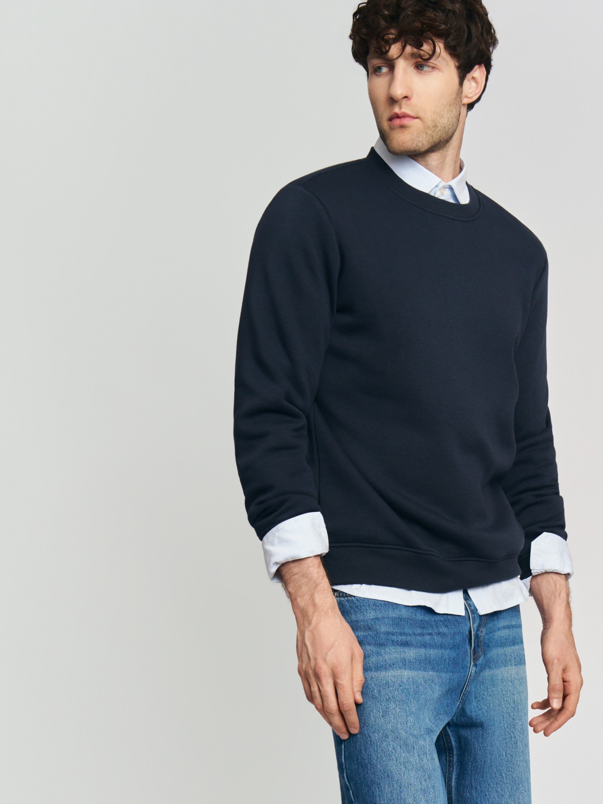 Утеплённый свитшот прямого кроя с длинным рукавом