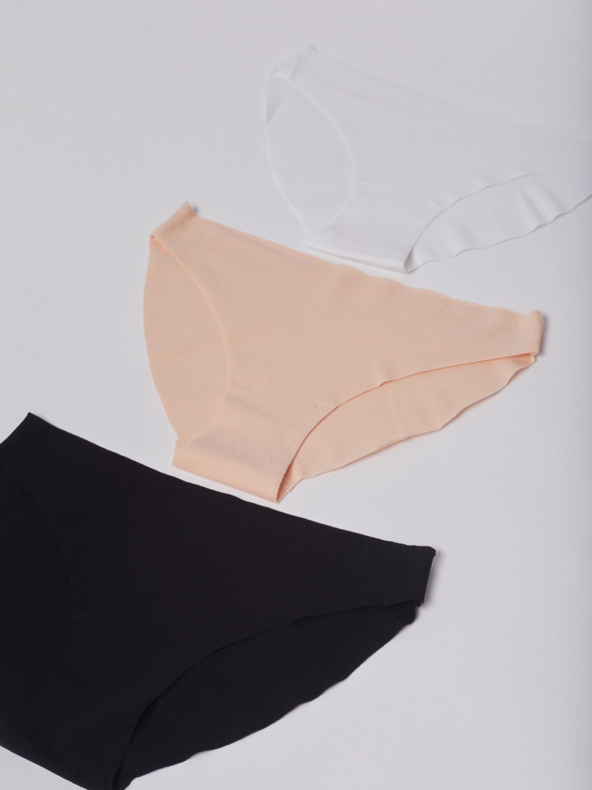 Набор бесшовных трусов (3 шт. в комплекте)