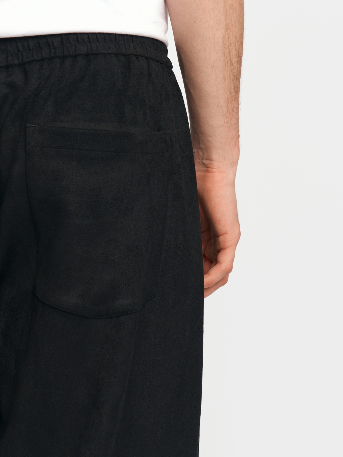 Брюки-джоггеры из экозамши