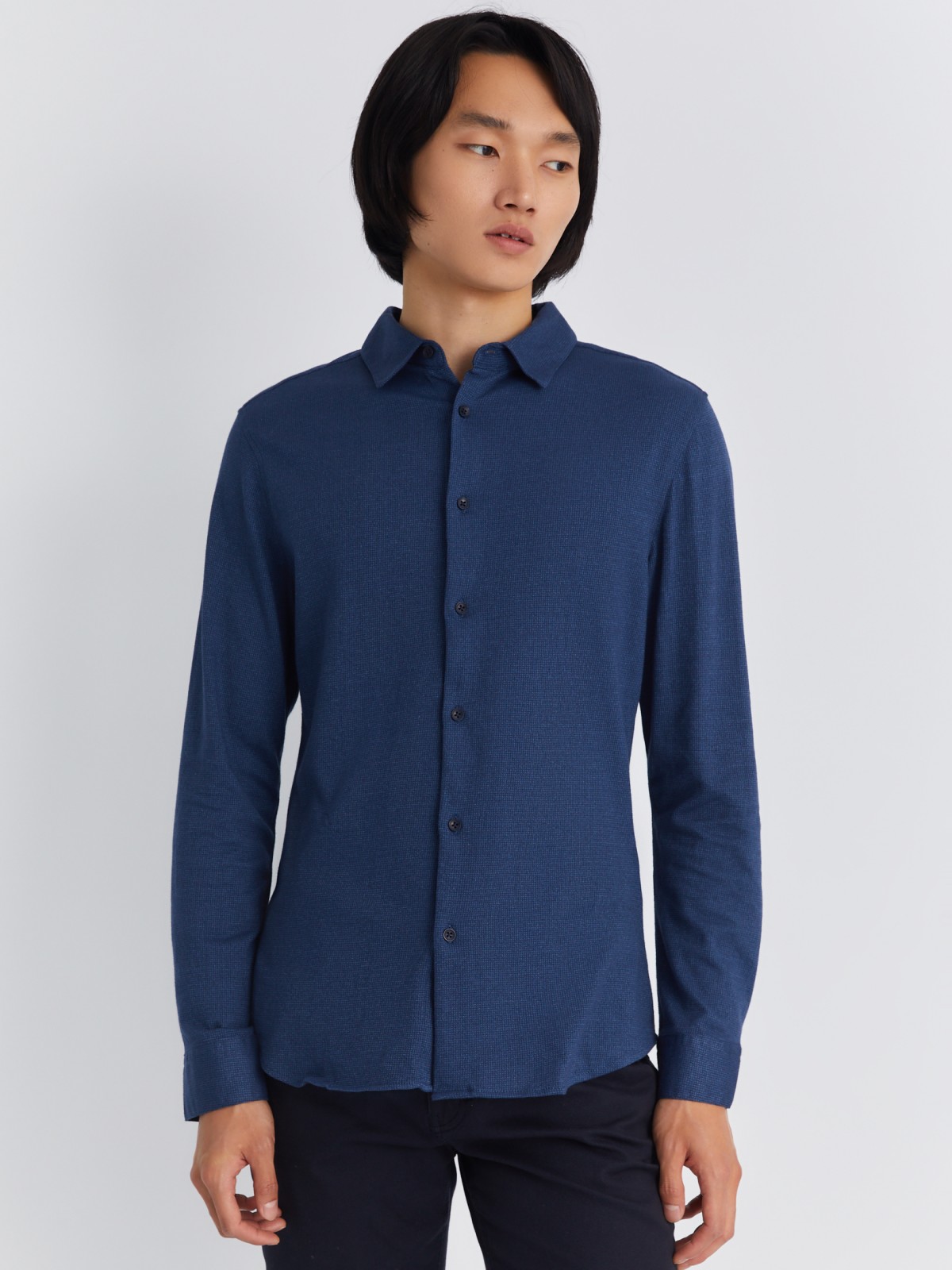 Рубашка полуприлегающего силуэта из трикотажной ткани с длинным рукавом zolla 012322159141, цвет темно-синий, размер M - фото 4