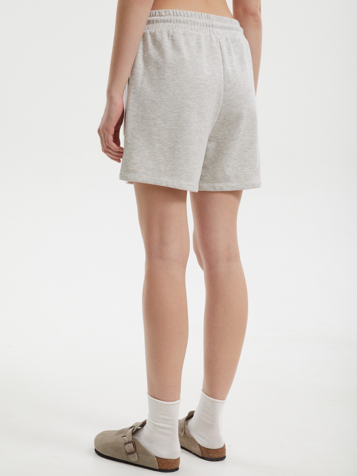 Трикотажные короткие шорты с карманами