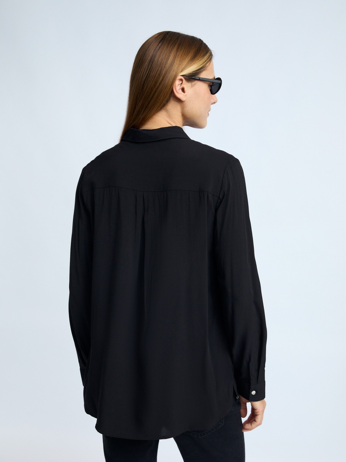 Офисная рубашка из вискозы с карманами