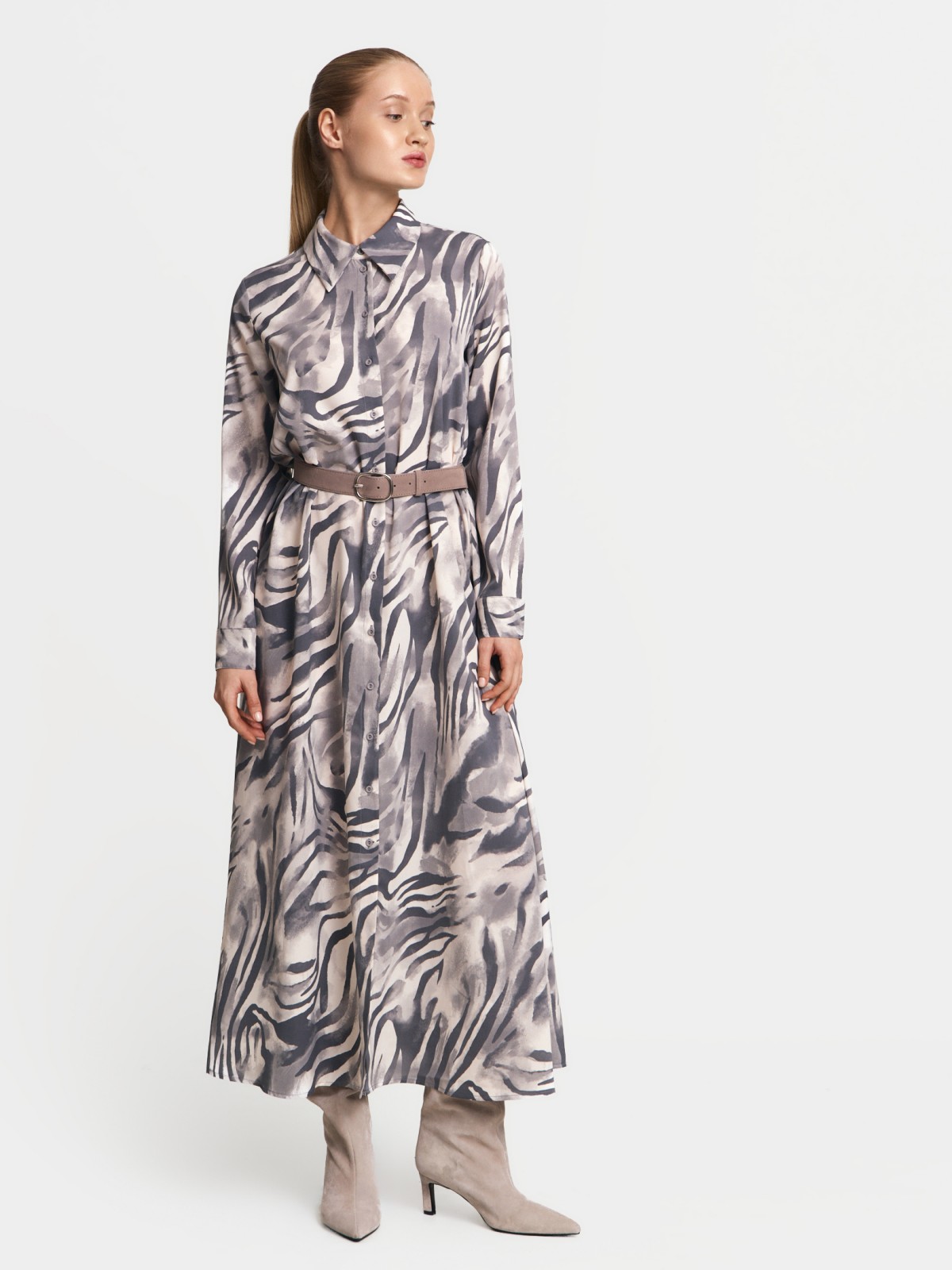 Платье-рубашка макси с принтом и ремнём