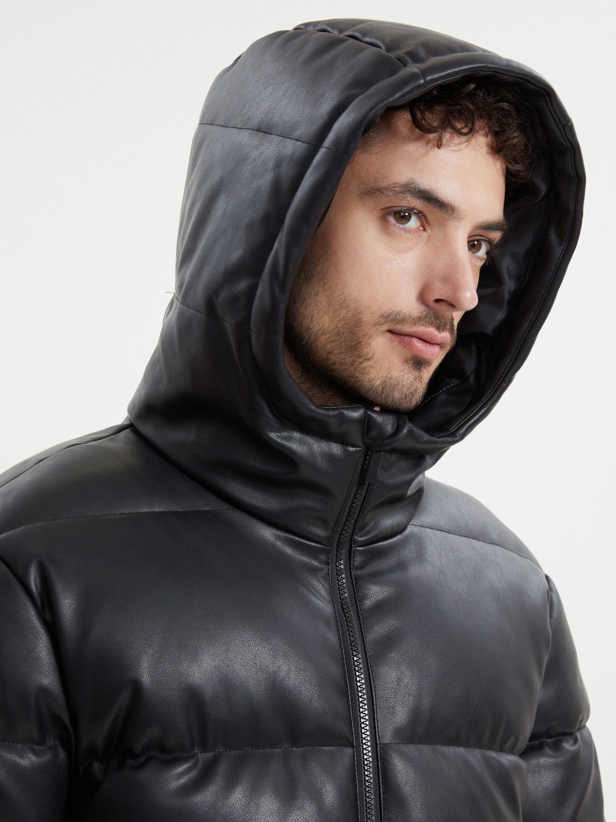 Тёплая куртка из экокожи с капюшоном