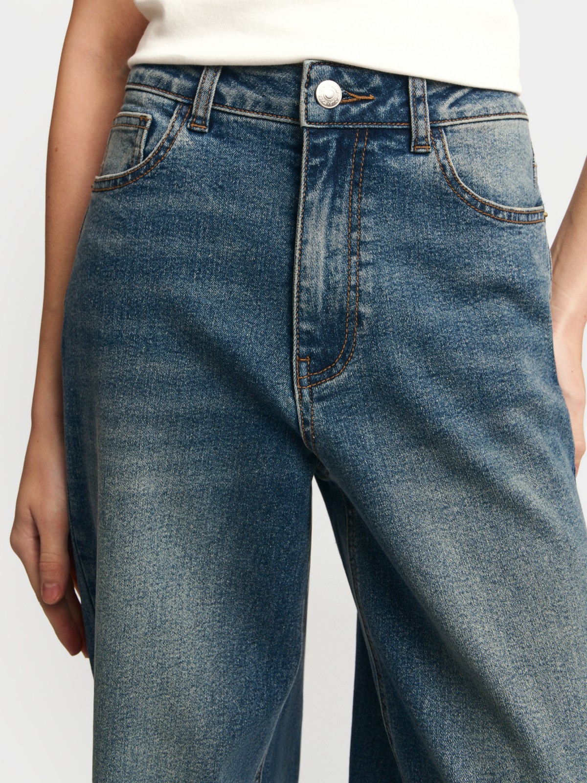 Джинсы силуэта Wide