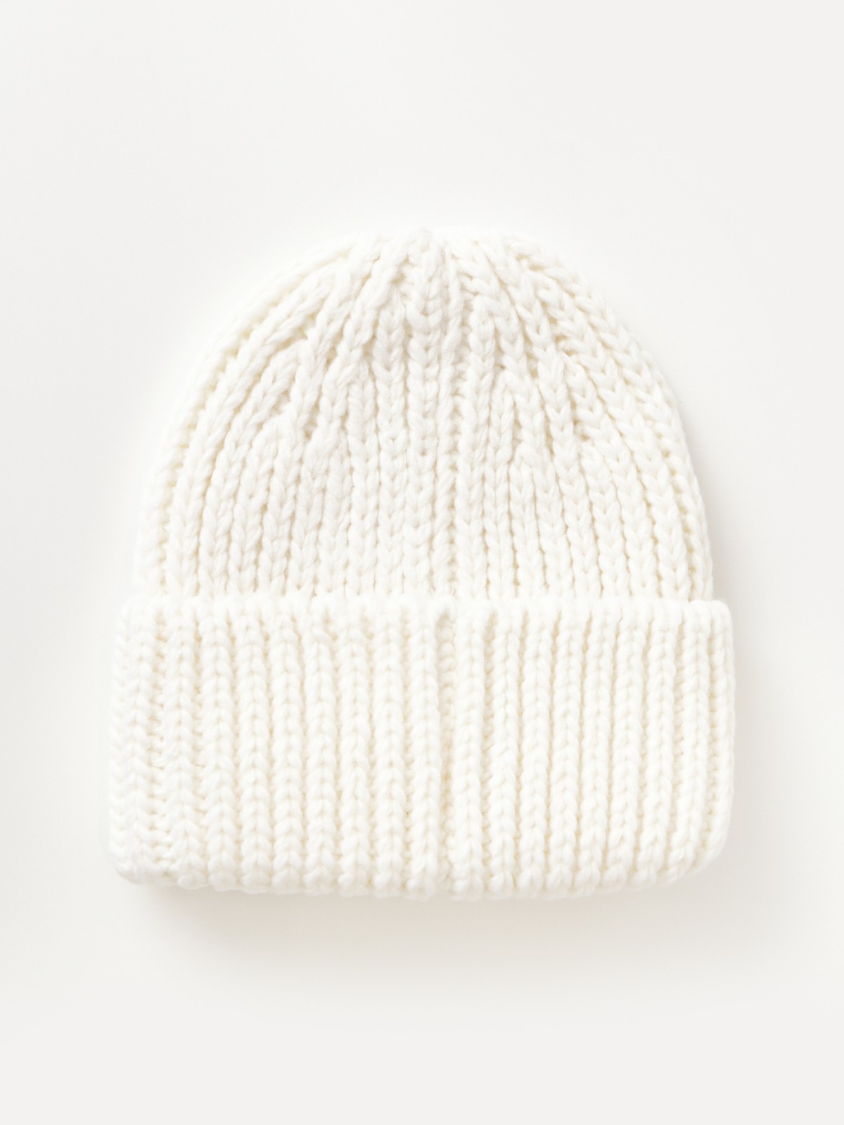 Вязаная шапка-бини с шерстью