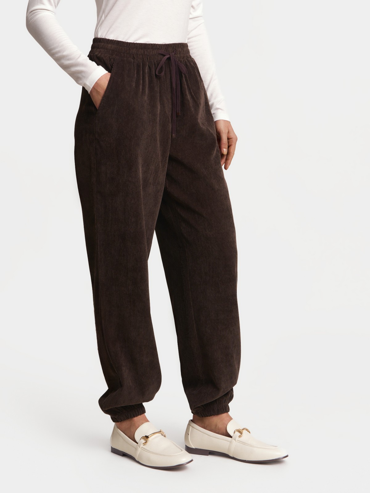 Вельветовые брюки-джоггеры на резинке