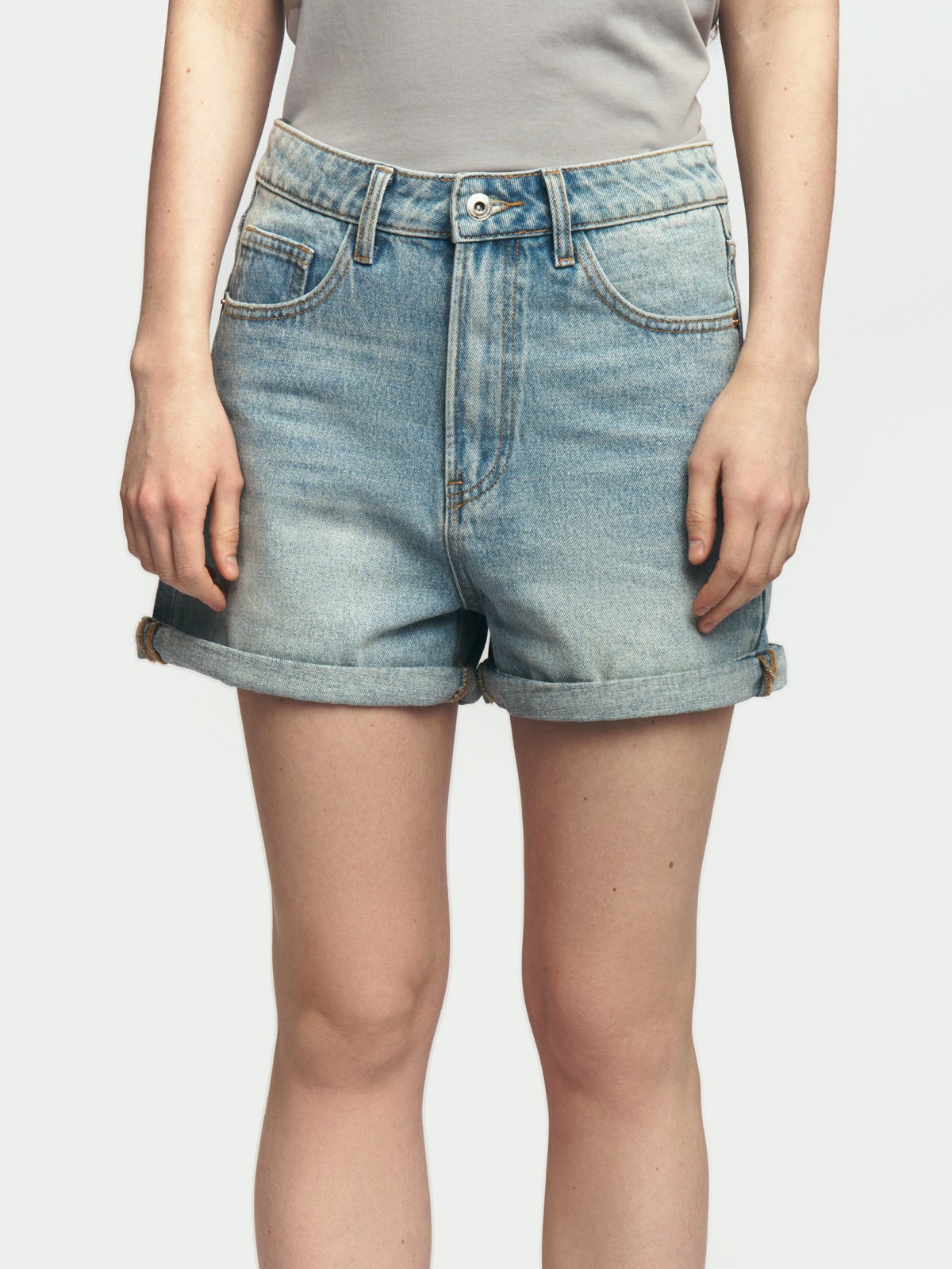 Джинсовые мини шорты Mom с отворотами