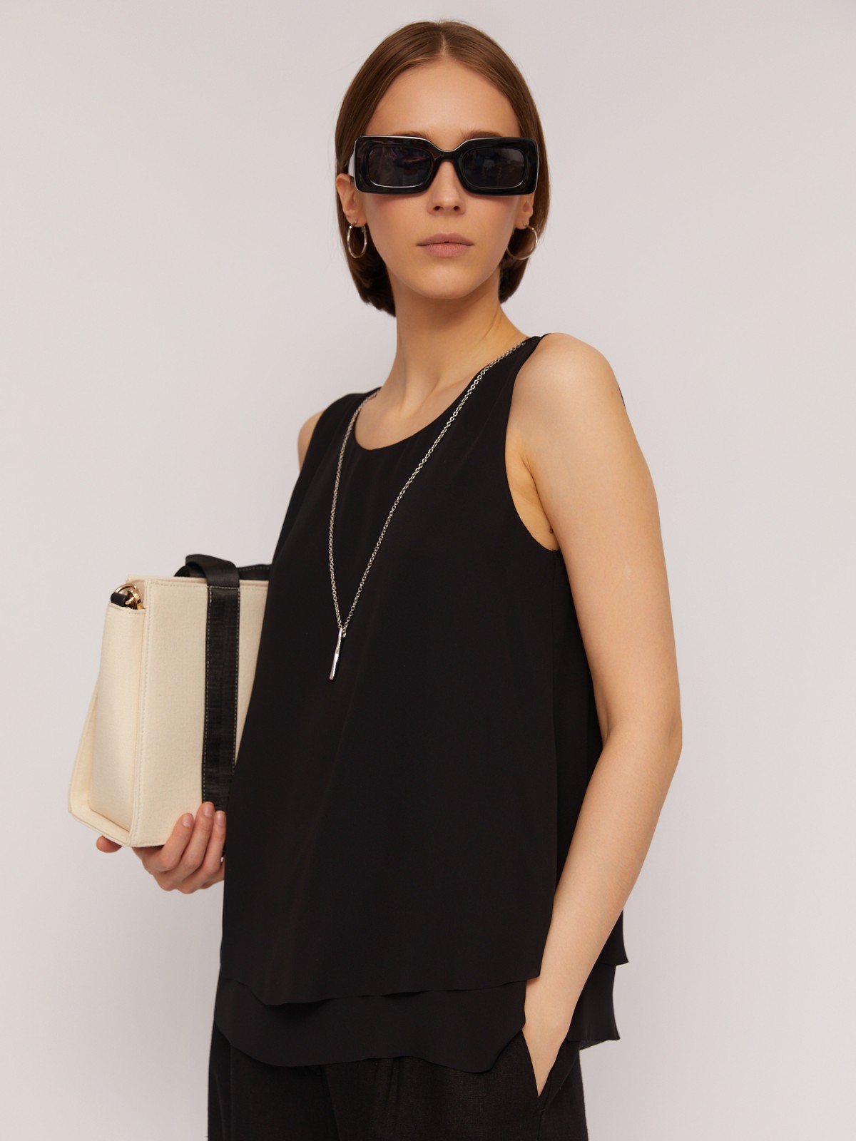 Топ-блузка без рукавов с подвеской