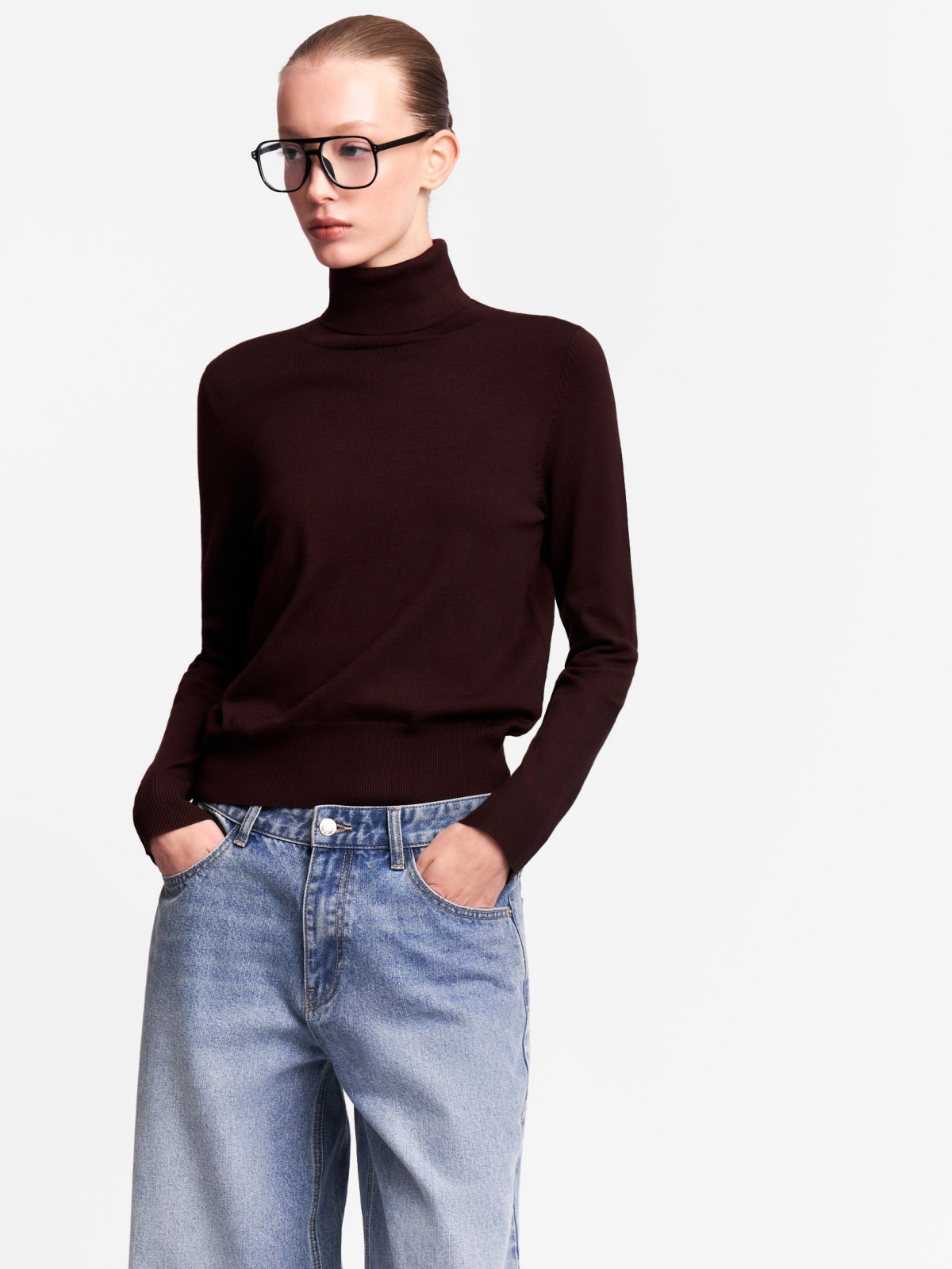 Тонкий свитер-водолазка с горлом