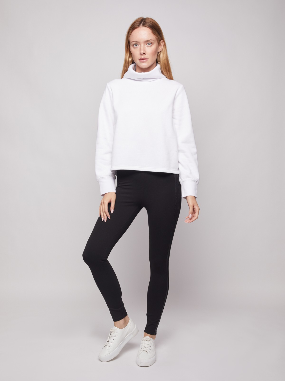 Свитшот с воротником-гольф