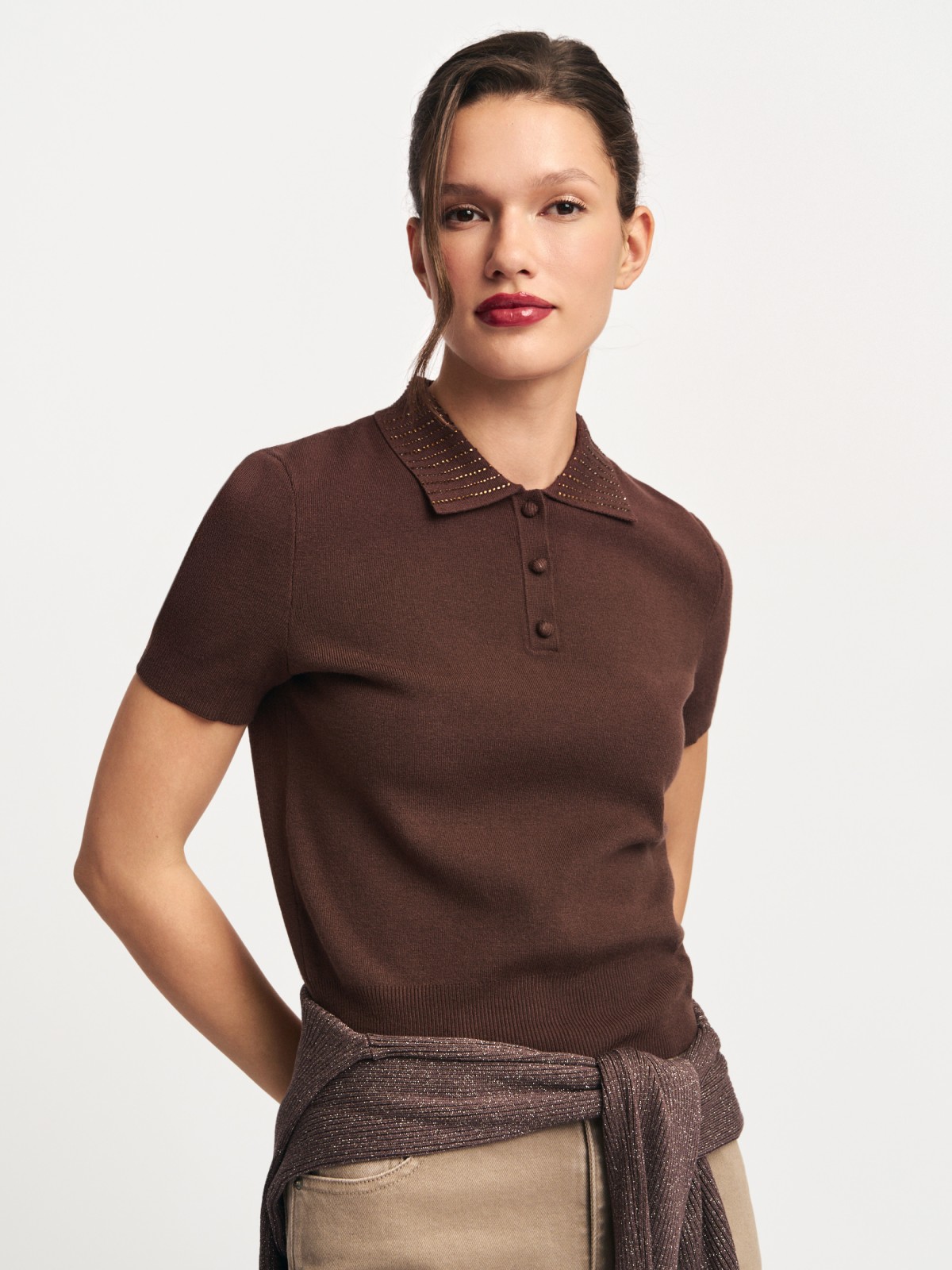 Нарядный джемпер поло со стразами