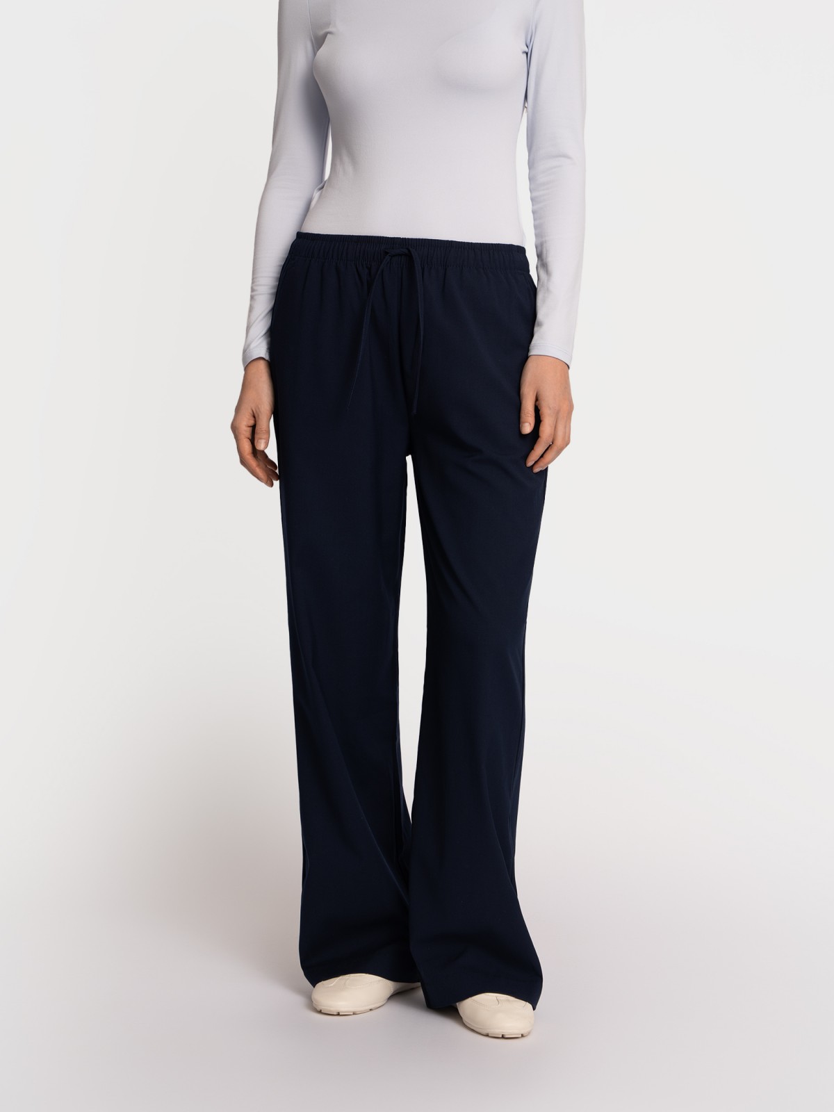 Прямые брюки на резинке с кулиской