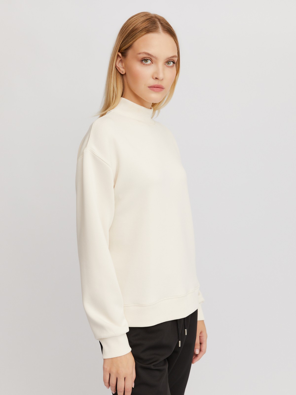 Свитшот с воротником-стойкой