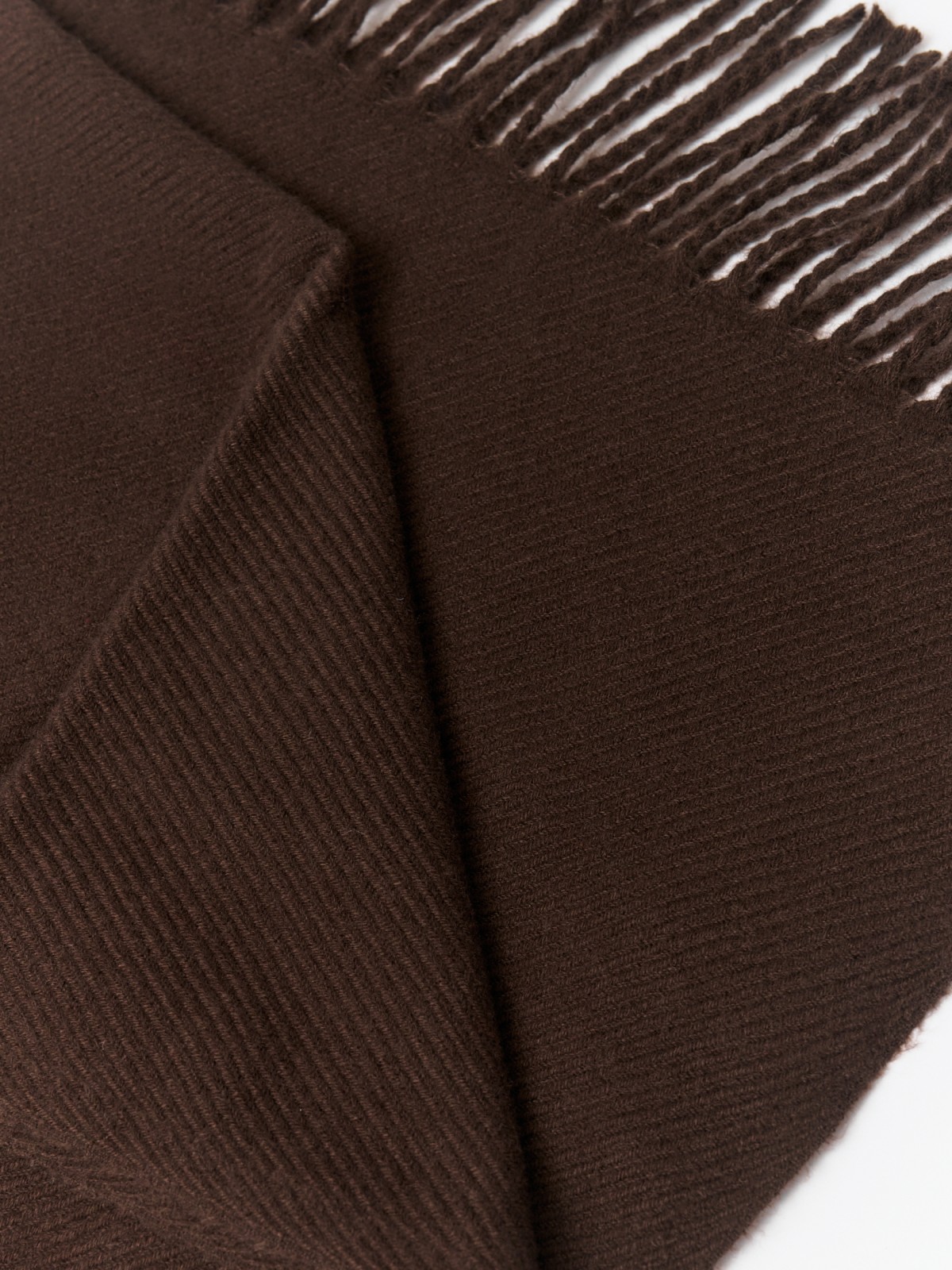 Тканевый шарф с длинной бахромой