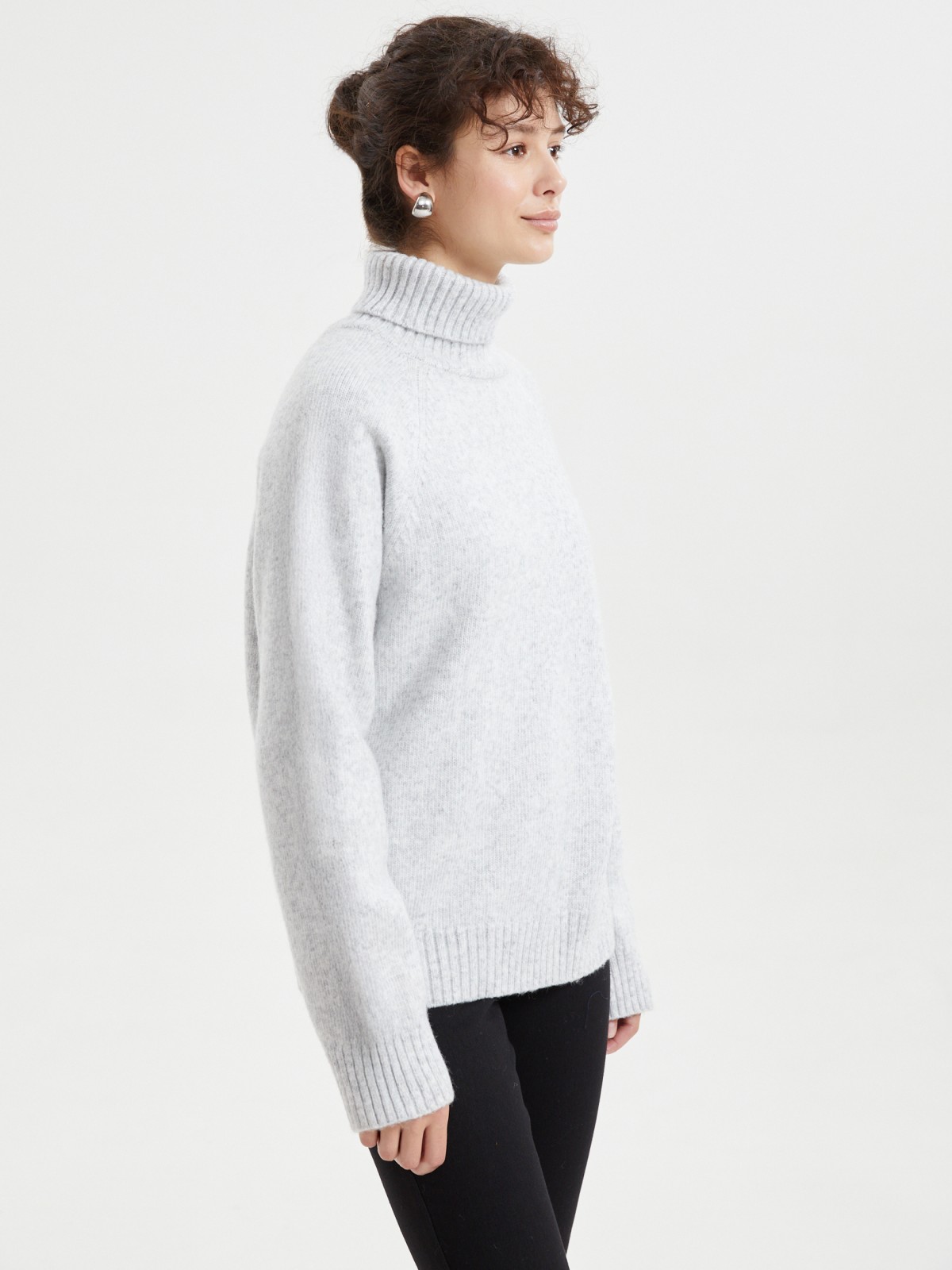 Вязаный свитер с шерстью