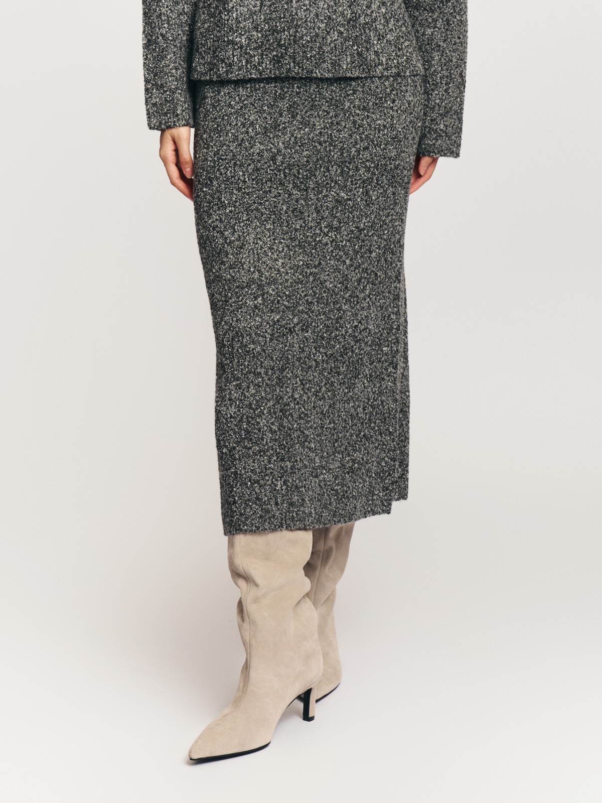 Вязаная юбка-карандаш с разрезом