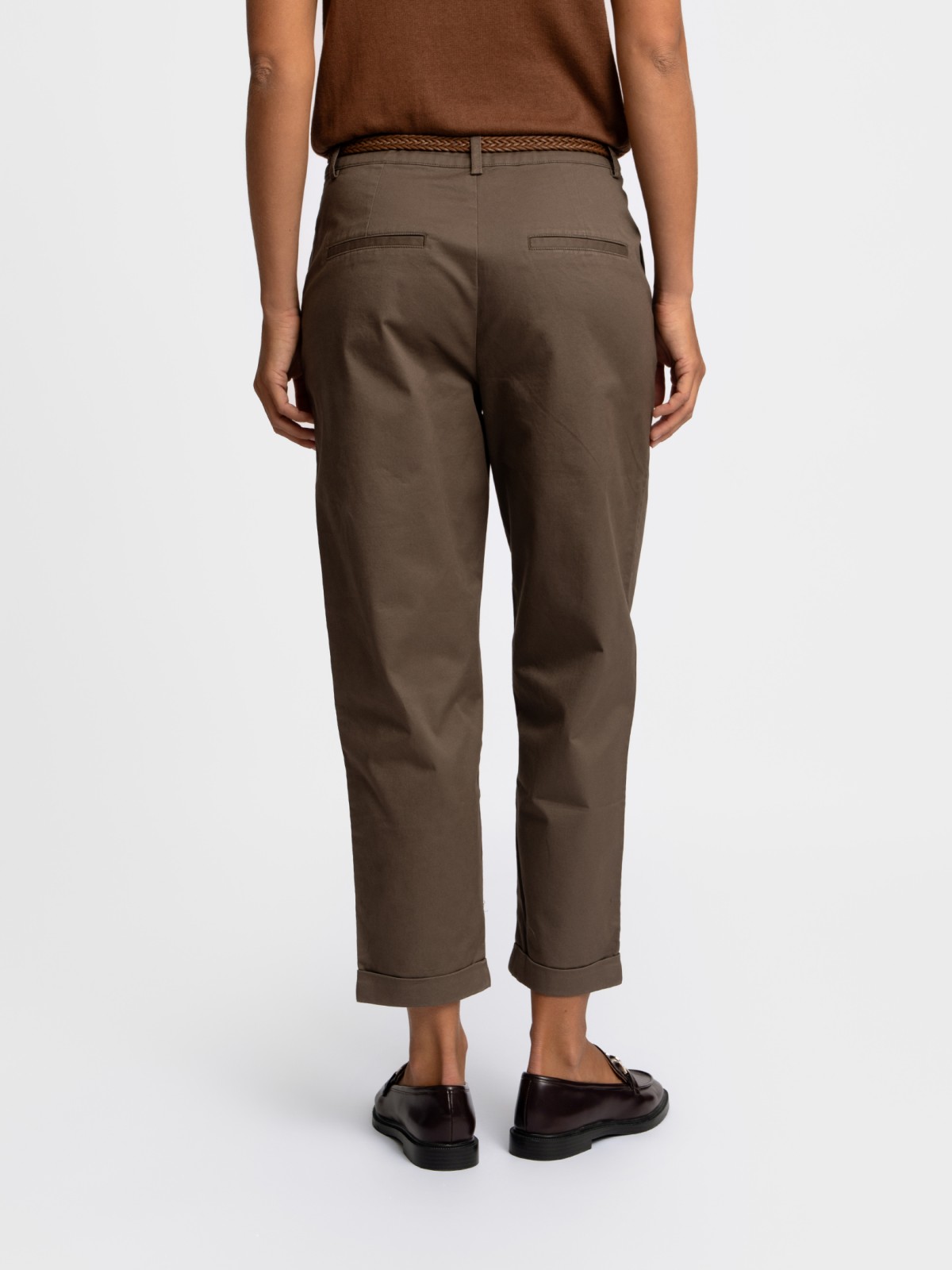 Офисные брюки силуэта Slim с ремнём