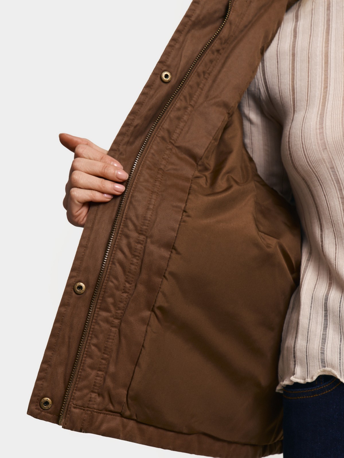 Короткая куртка на синтепоне с воротником