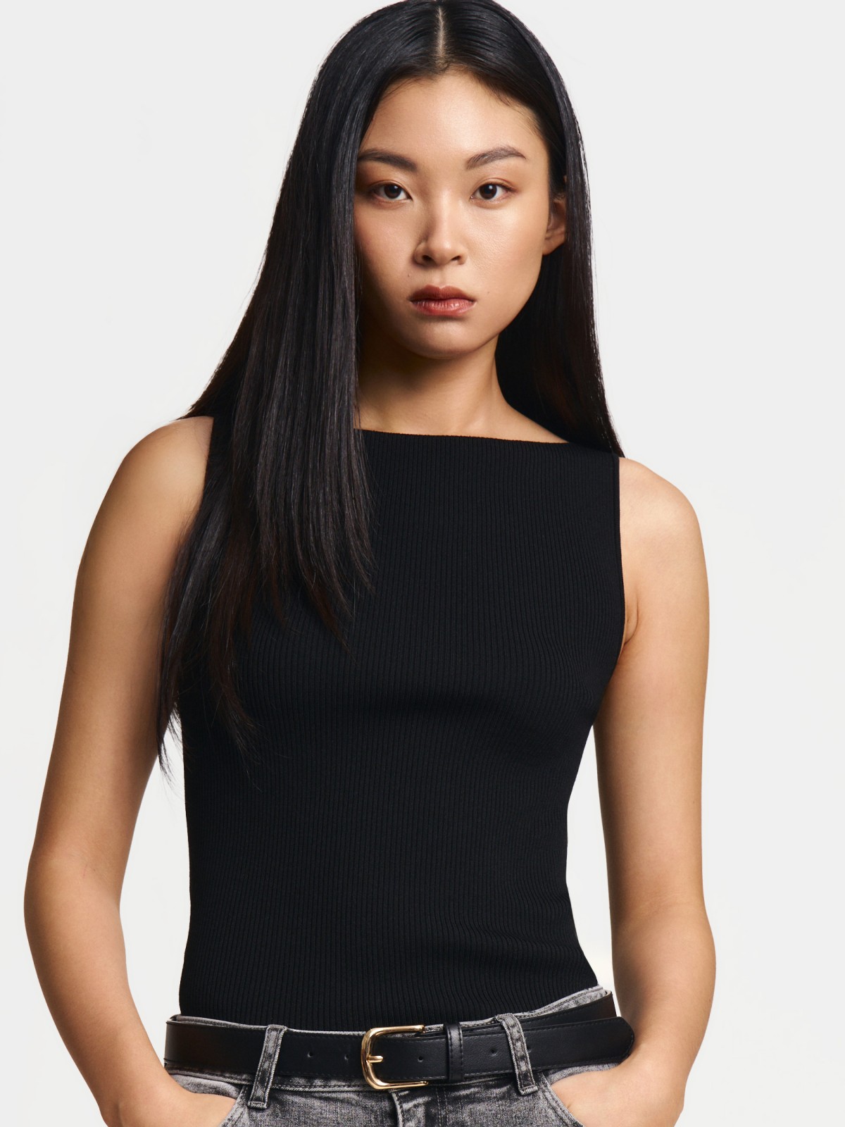 Трикотажный топ без рукавов