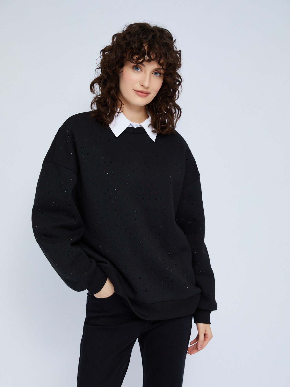 Свитшот расслабленного фасона со стразами