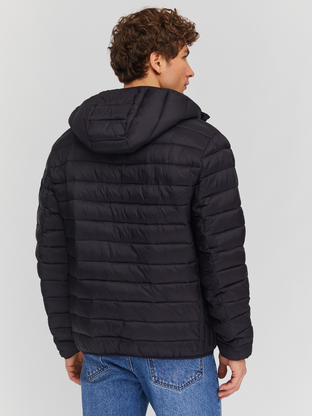 Лёгкая утеплённая стёганая куртка на молнии с капюшоном zolla 01412512N074, цвет черный, размер S - фото 6