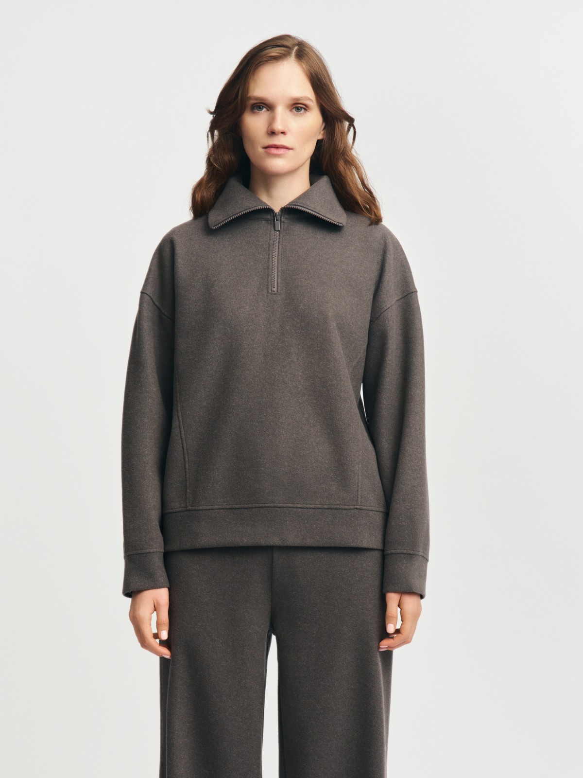 Свитшот с воротником-стойкой на молнии