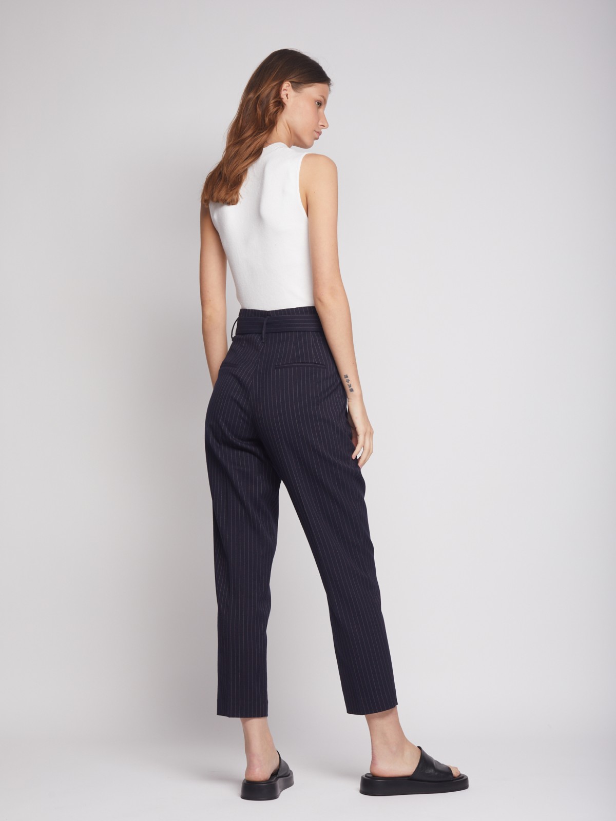 Брюки фасона Carrot с поясом Брюки фасона Carrot с поясом