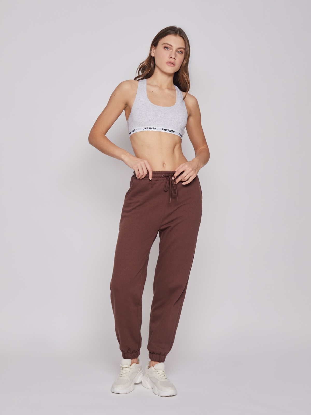 Брюки-джоггеры в спортивном стиле