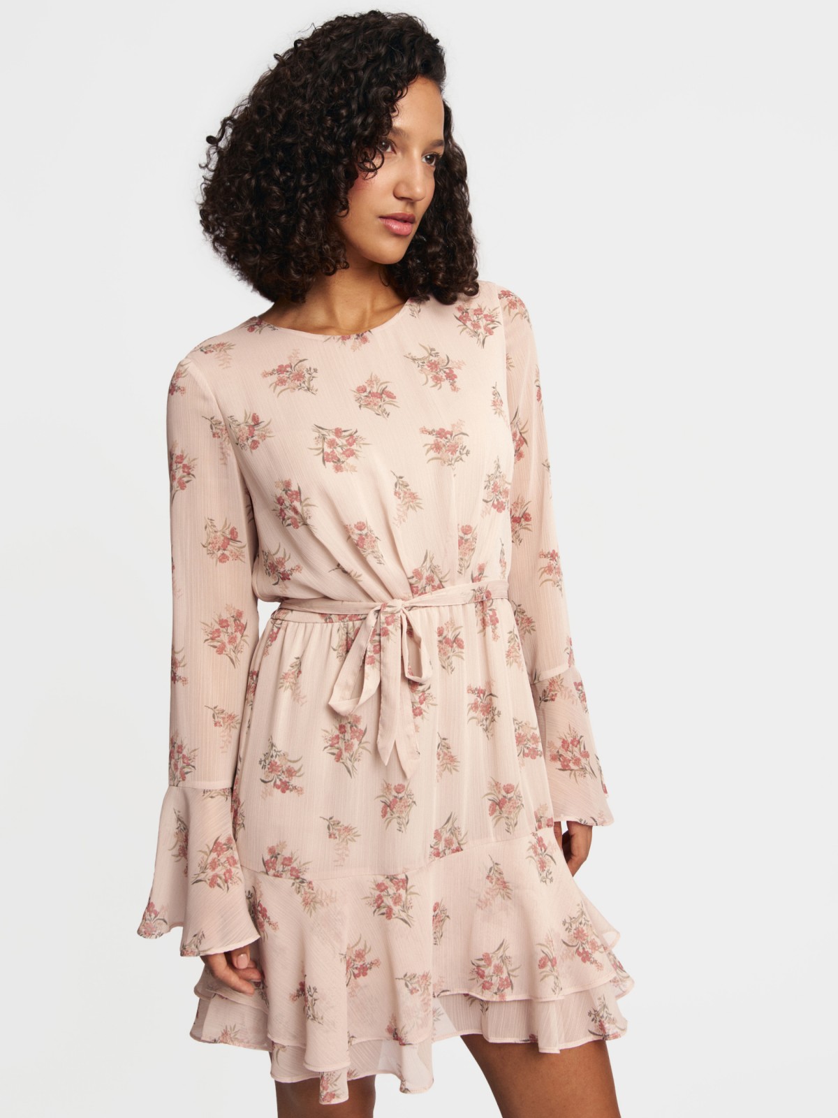 Шифоновое платье мини с ярусным подолом