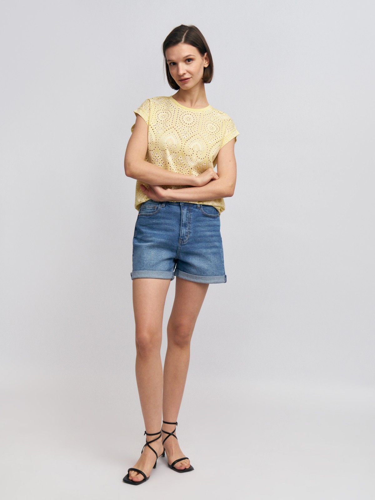 Футболка из вискозы с ажурным узором