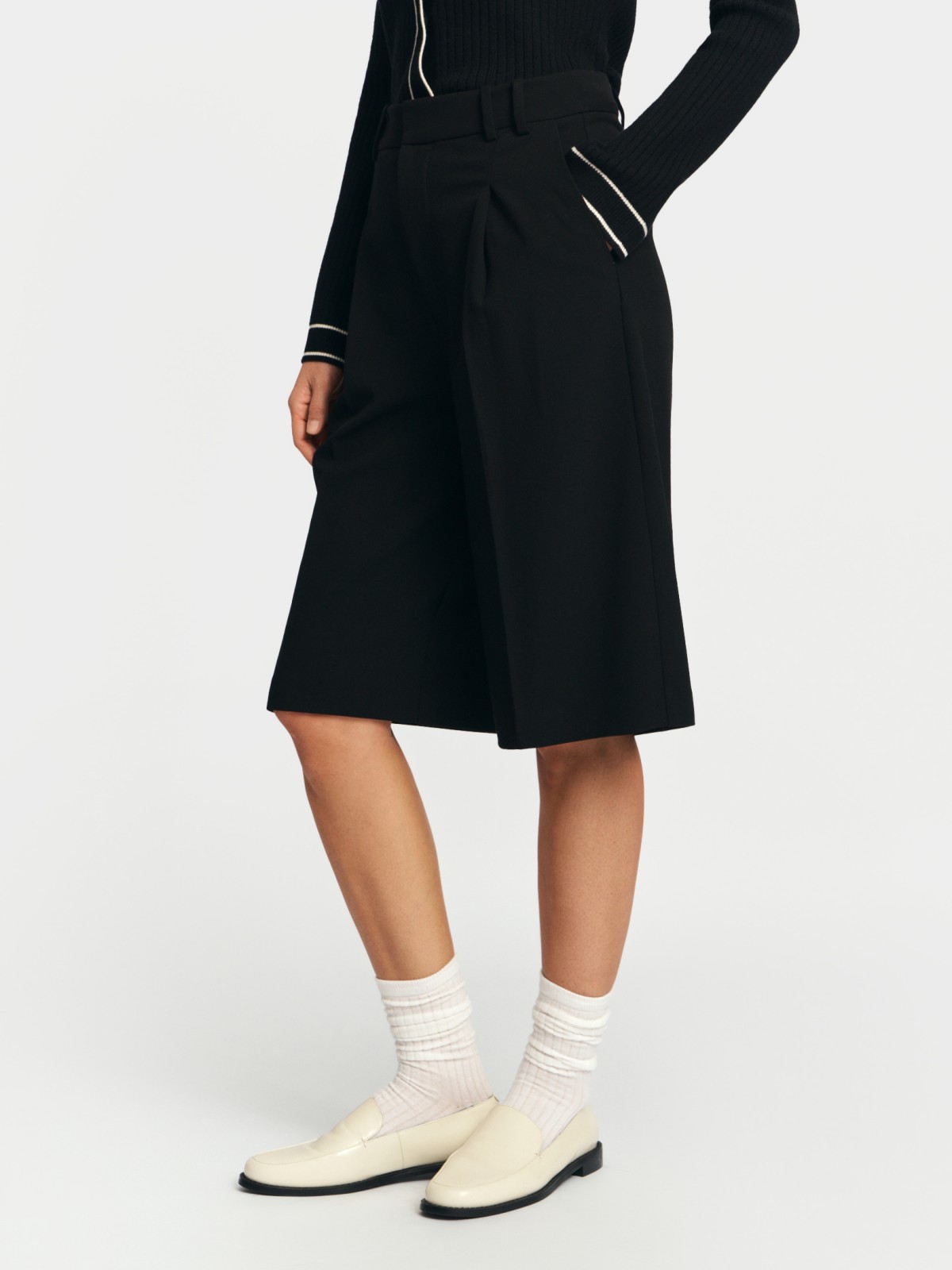 Классические шорты-бермуды со стрелками