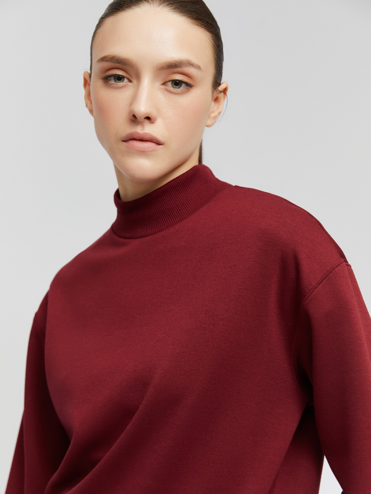 Свитшот с воротником-стойкой