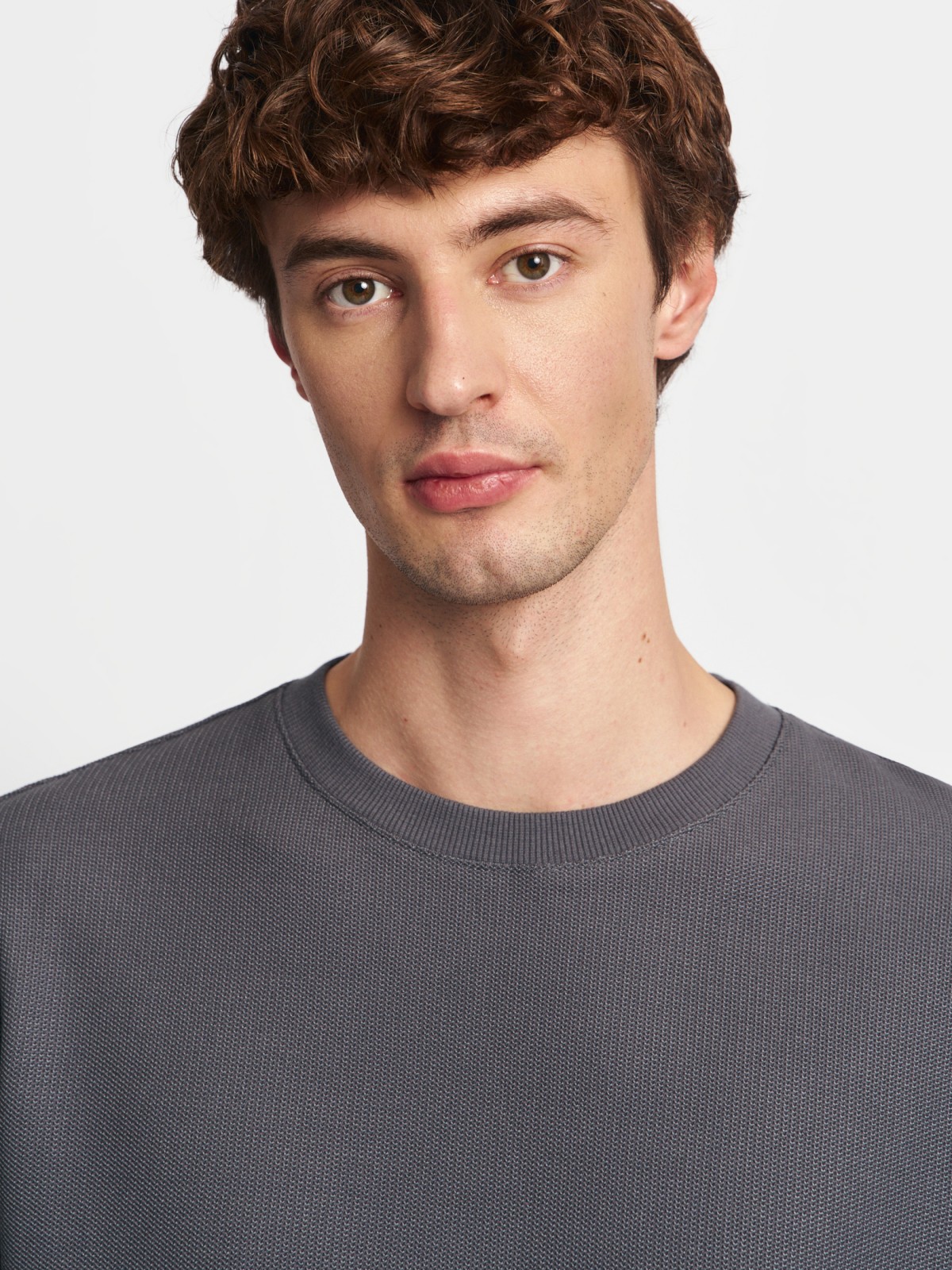 Трикотажный лонгслив с длинным рукавом