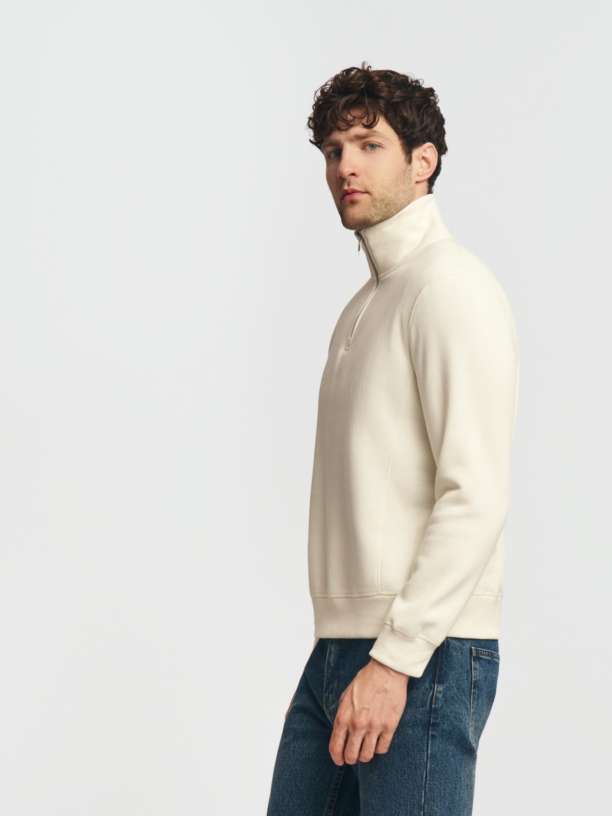 Утеплённый прямой свитшот на молнии с начёсом