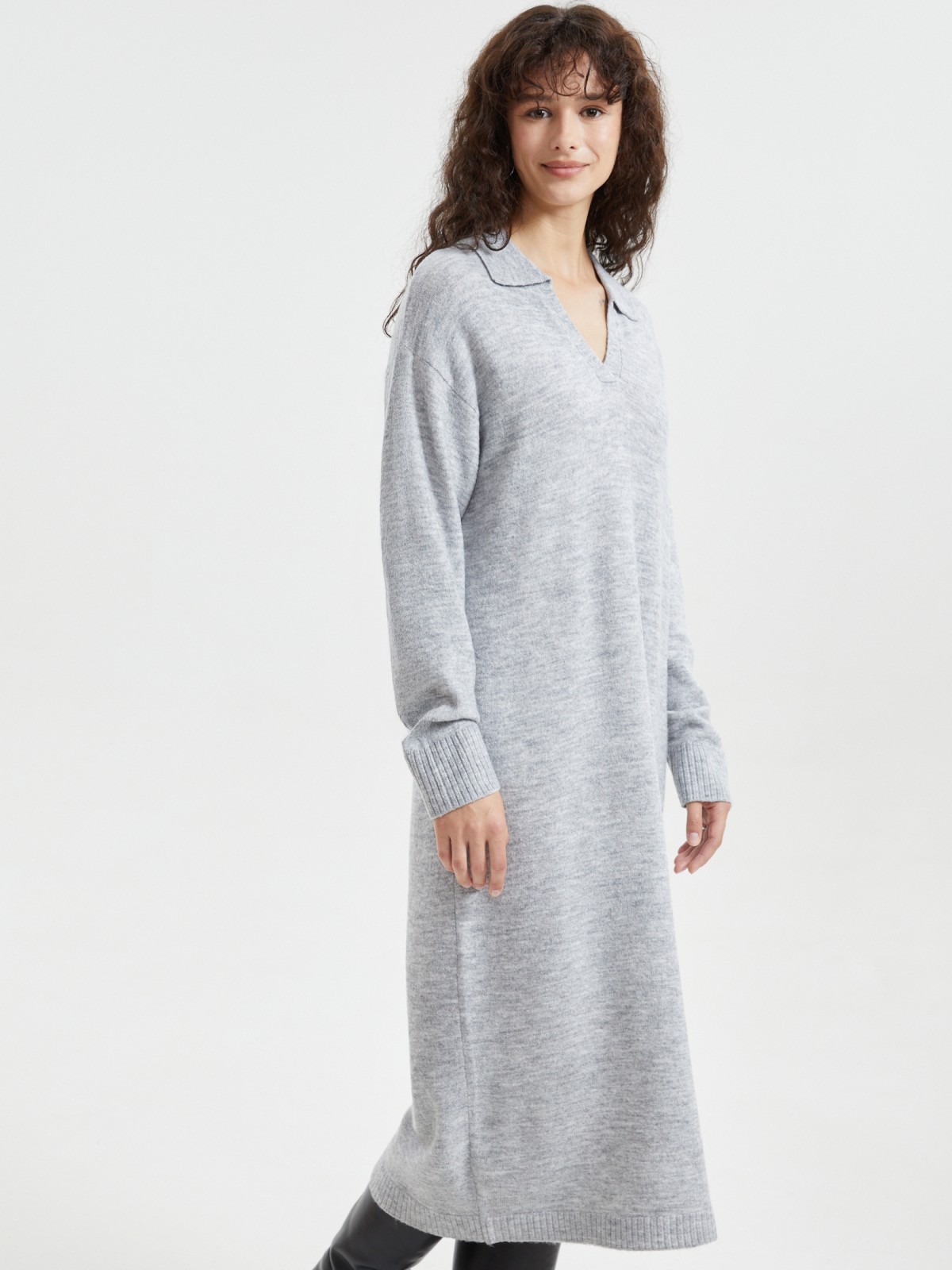 Вязаное платье-джемпер с воротником