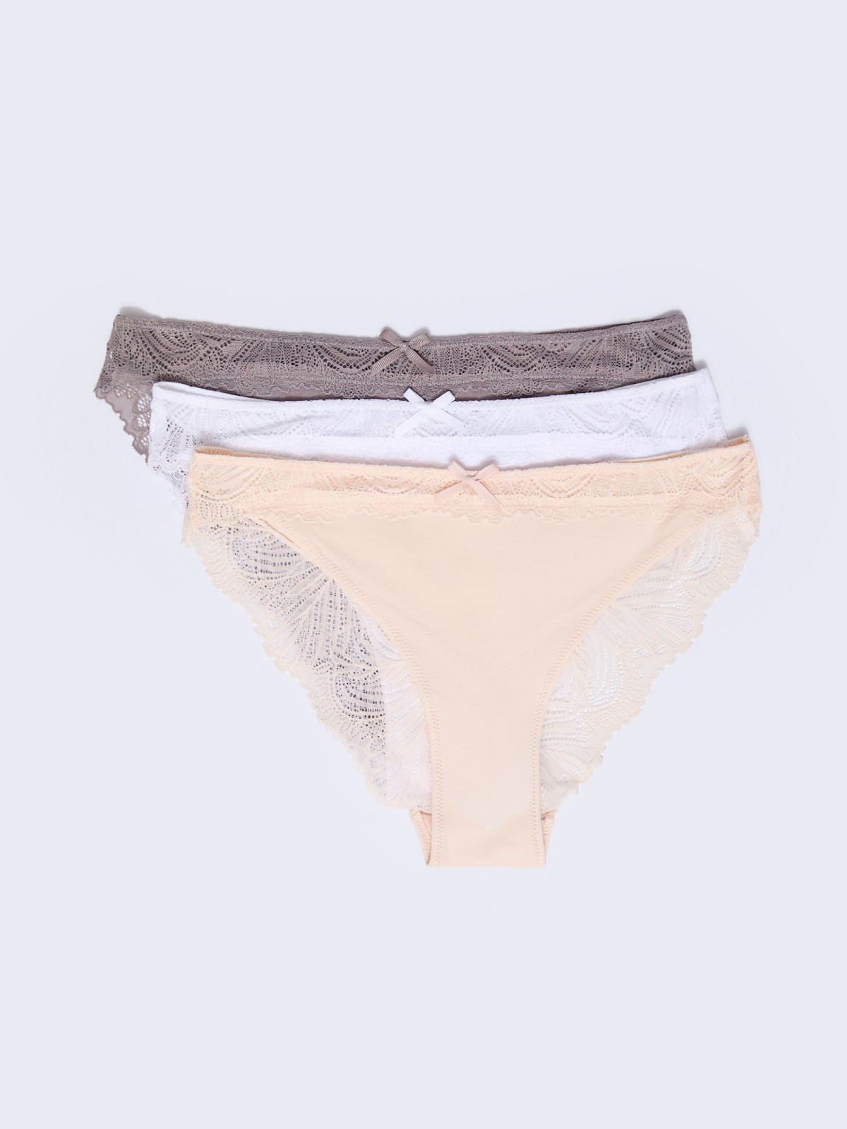 Набор трусов с кружевом (3 шт. в комплекте)