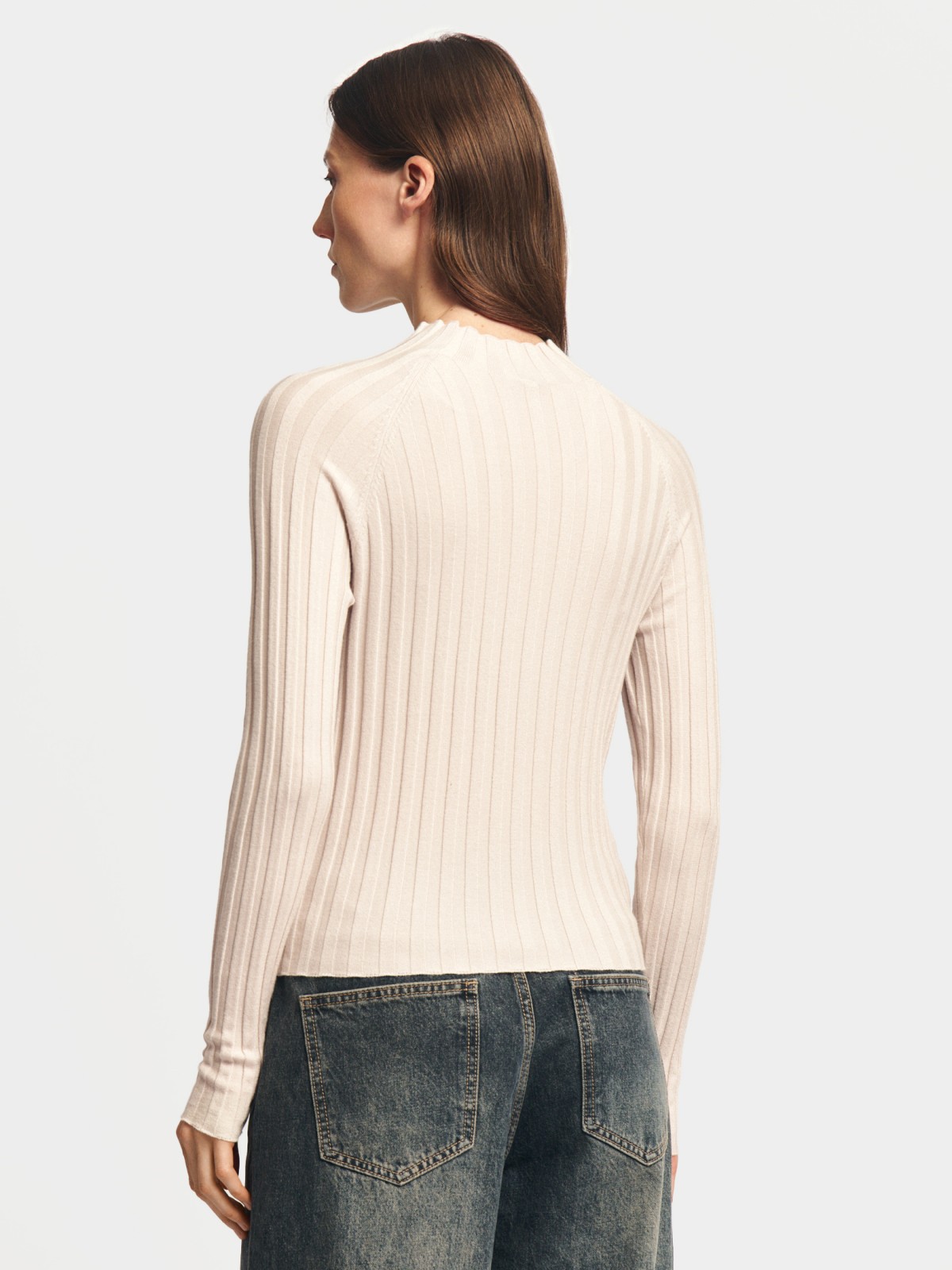 Трикотажный свитер-водолазка с горлом