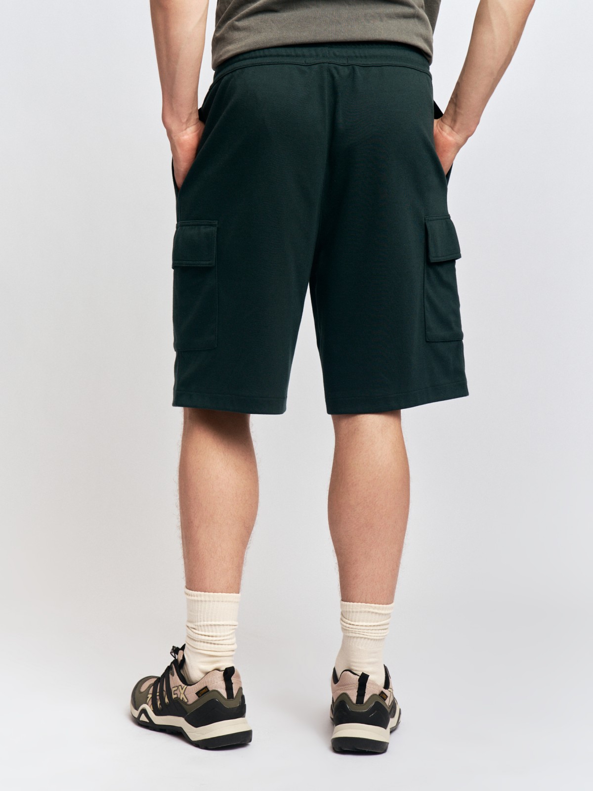 Шорты на резинке с карманами карго