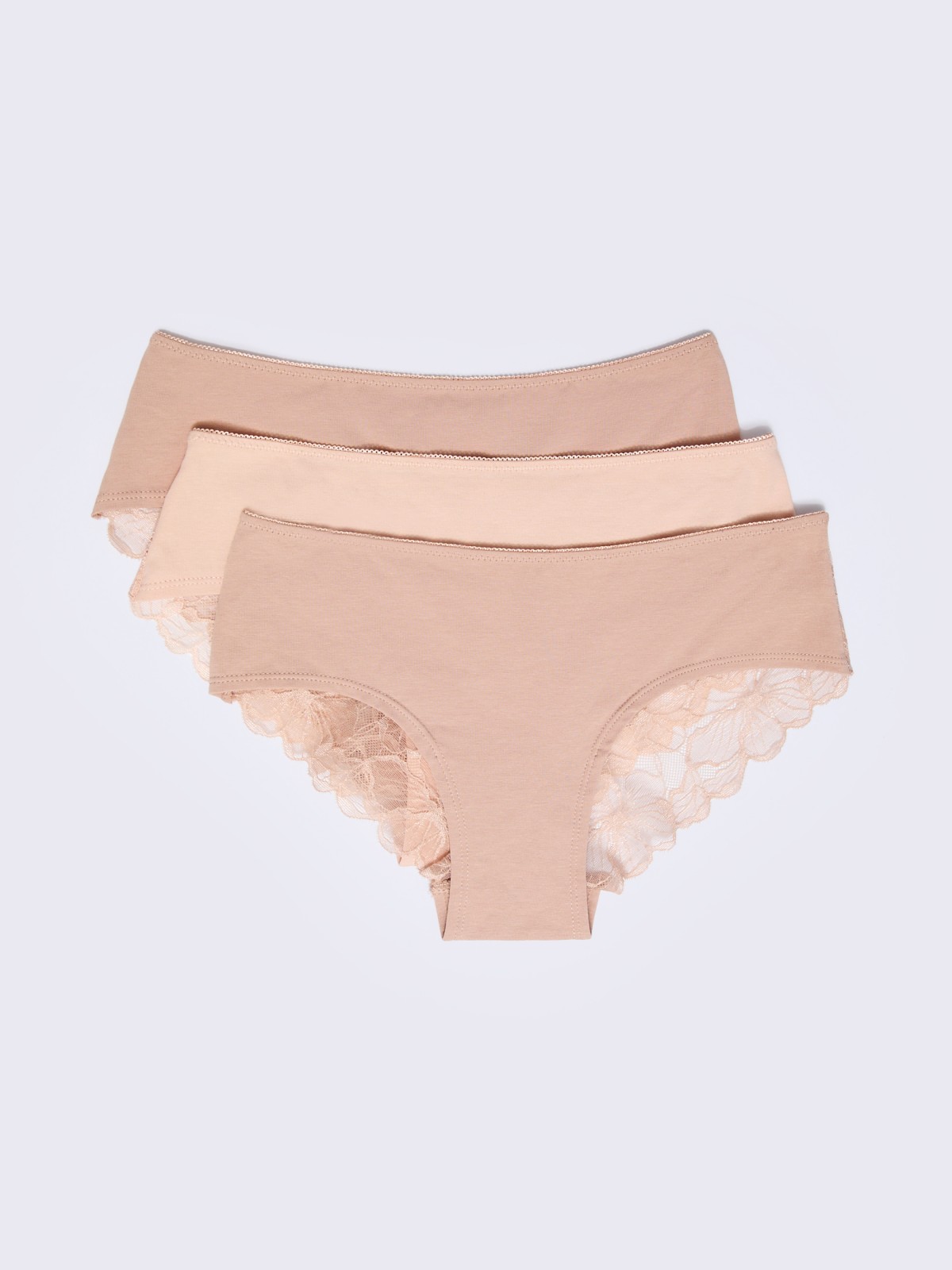 Набор трусов с кружевом (3 шт. в комплекте)