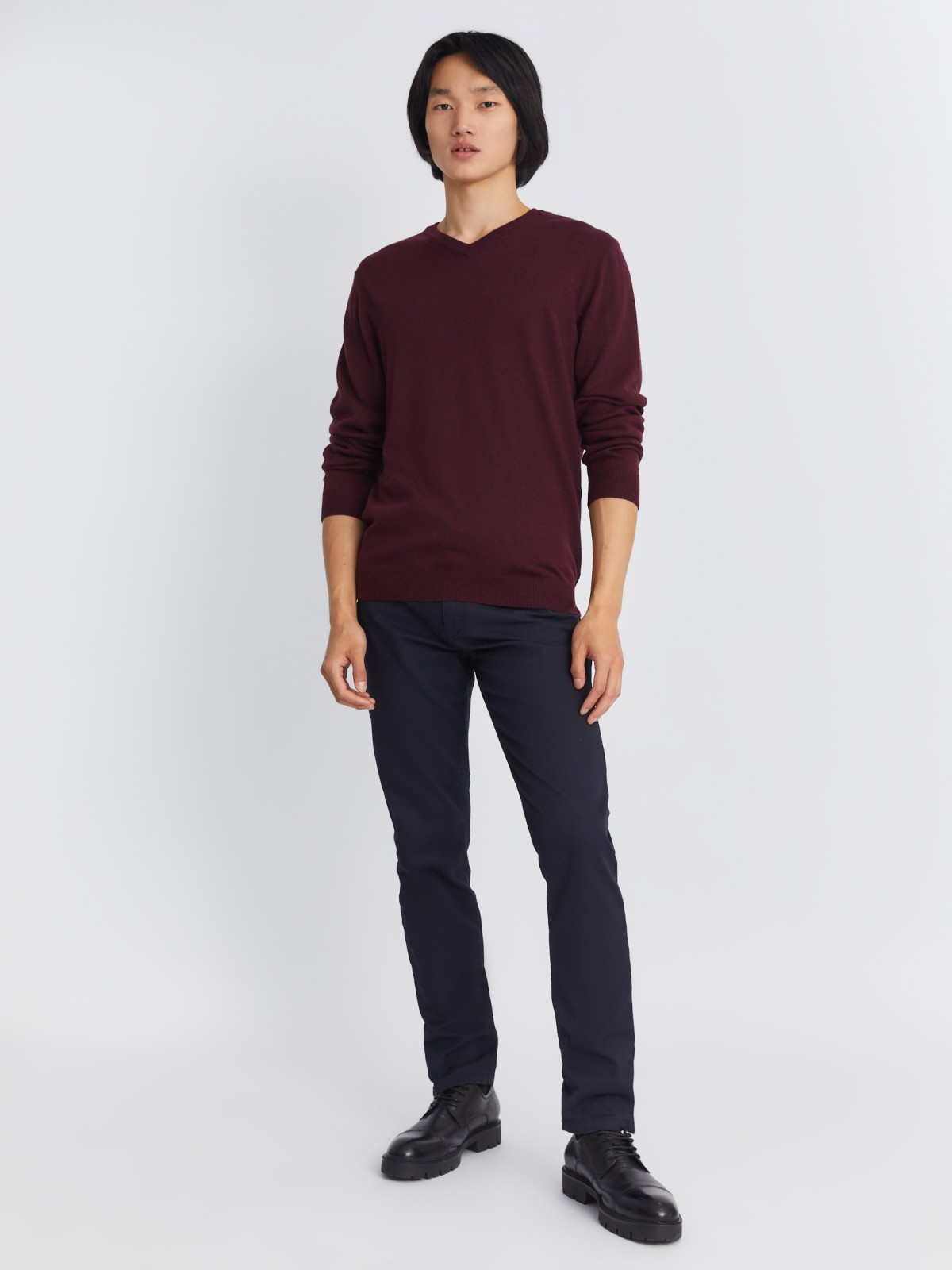 Шерстяной трикотажный пуловер с треугольным вырезом и длинным рукавом zolla 013346163042, цвет бордо, размер M - фото 2