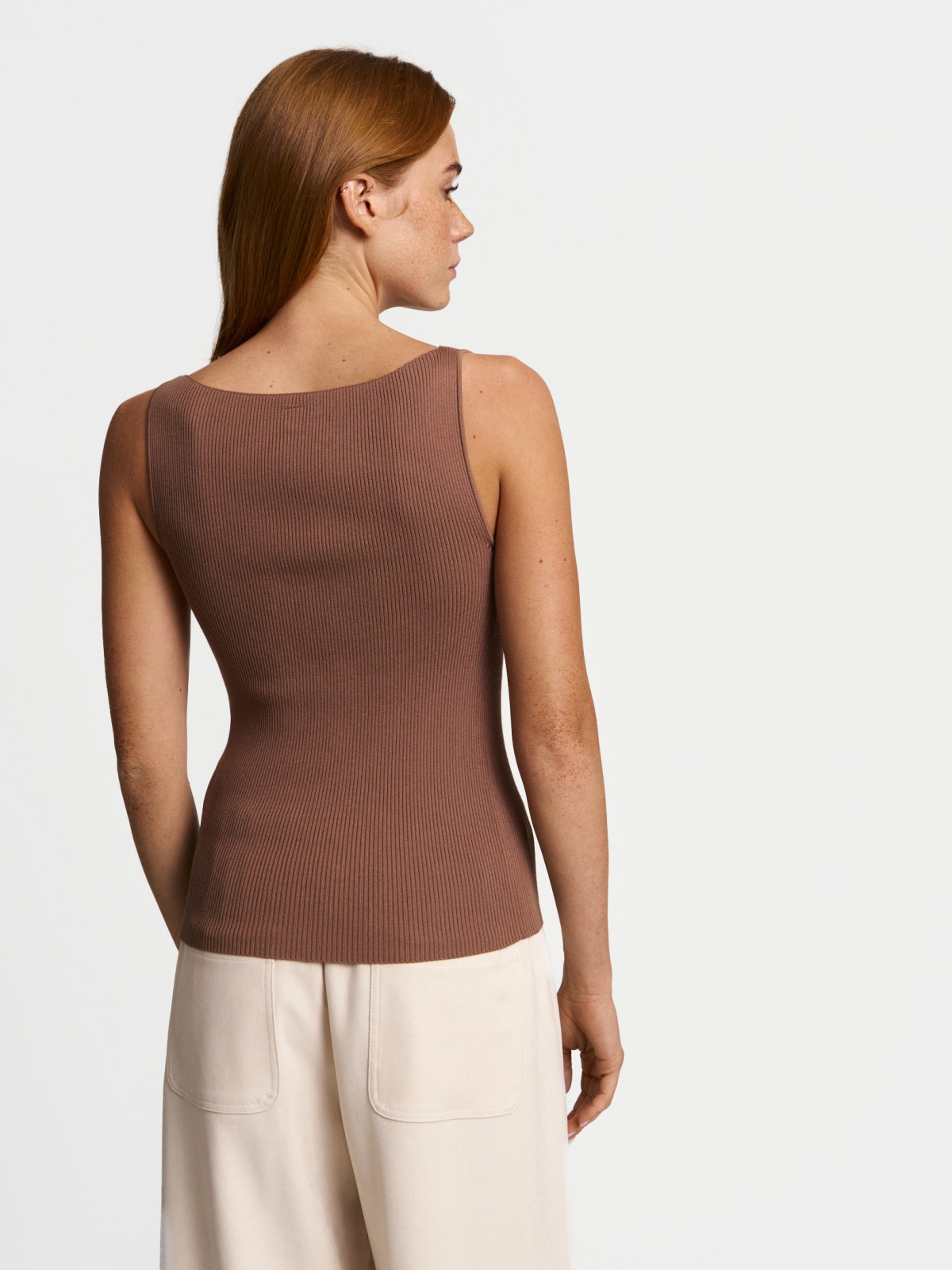 Трикотажный топ без рукавов