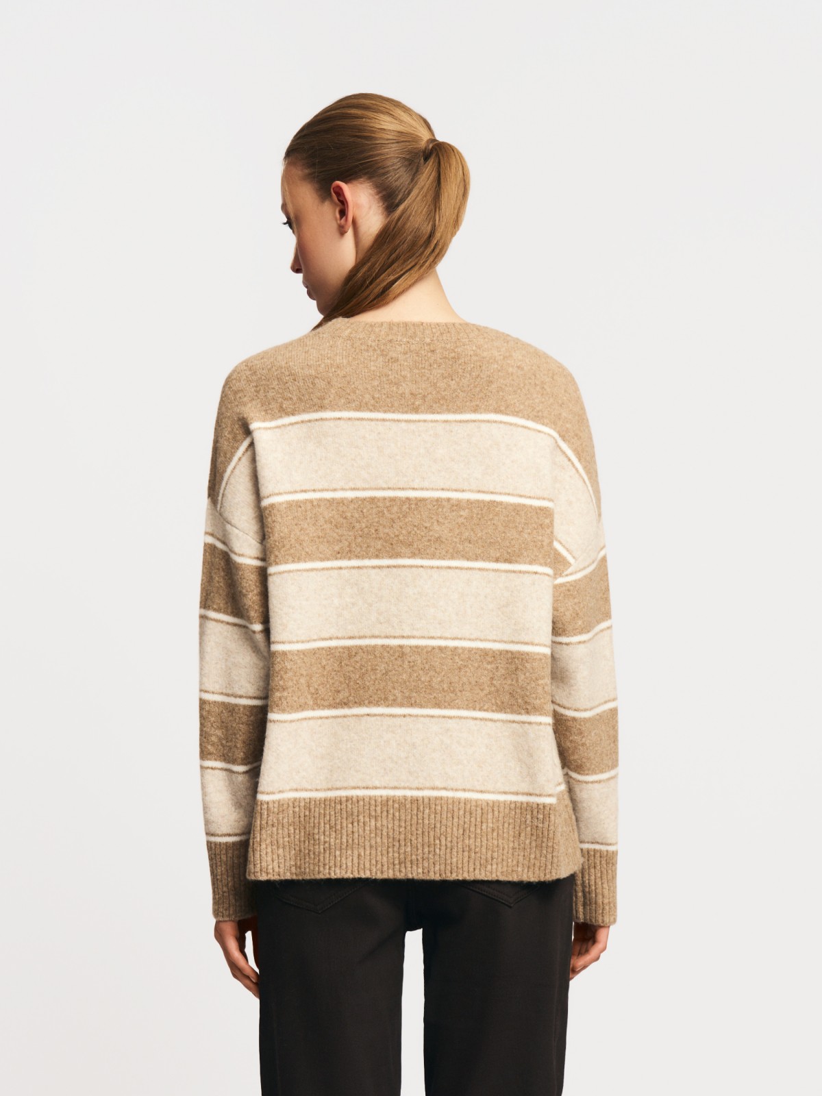 Вязаный джемпер с узором в полоску