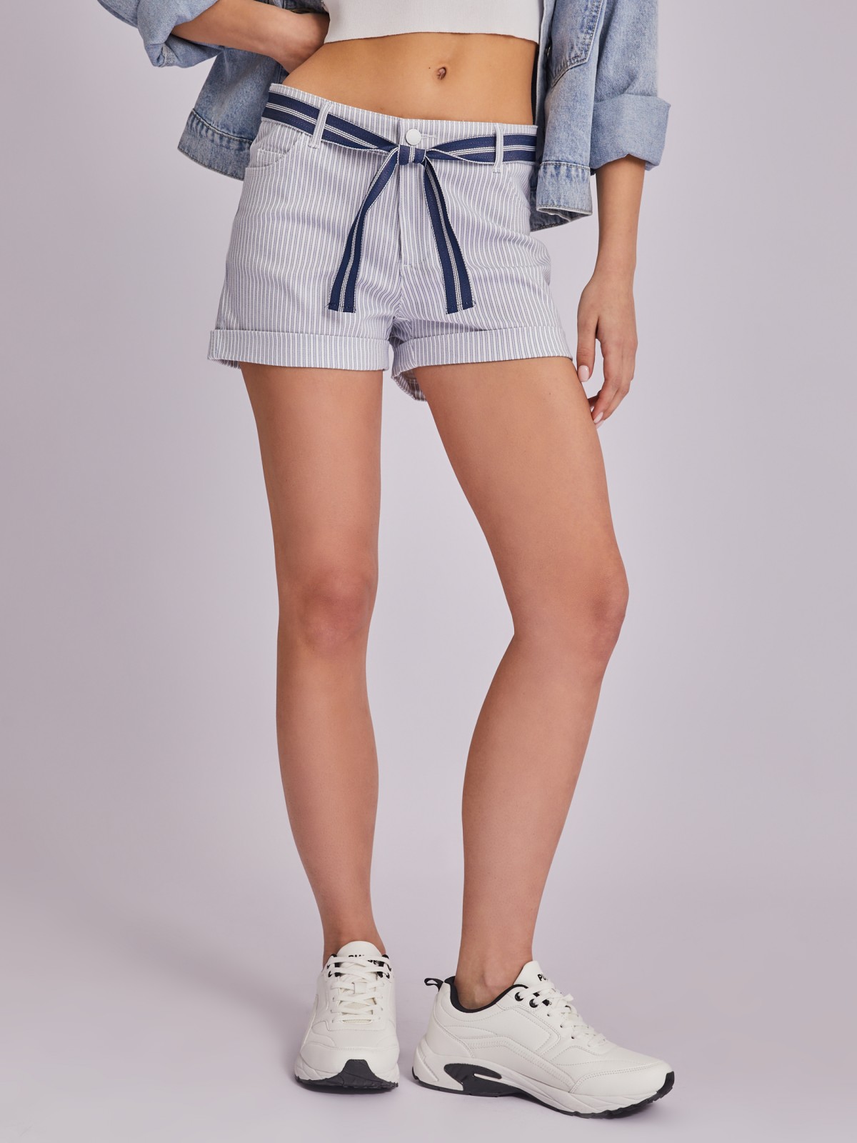 Мини шорты с декоративным поясом