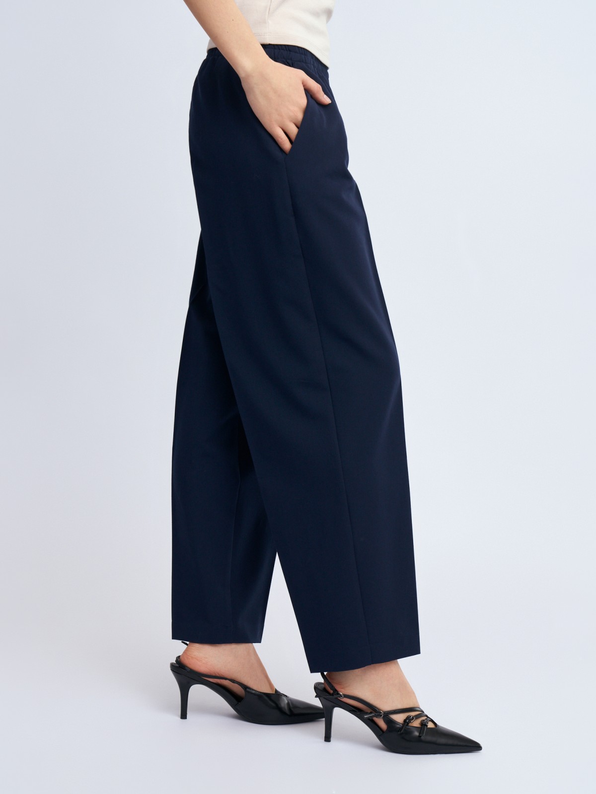 Брюки-джоггеры на резинке со стрелками