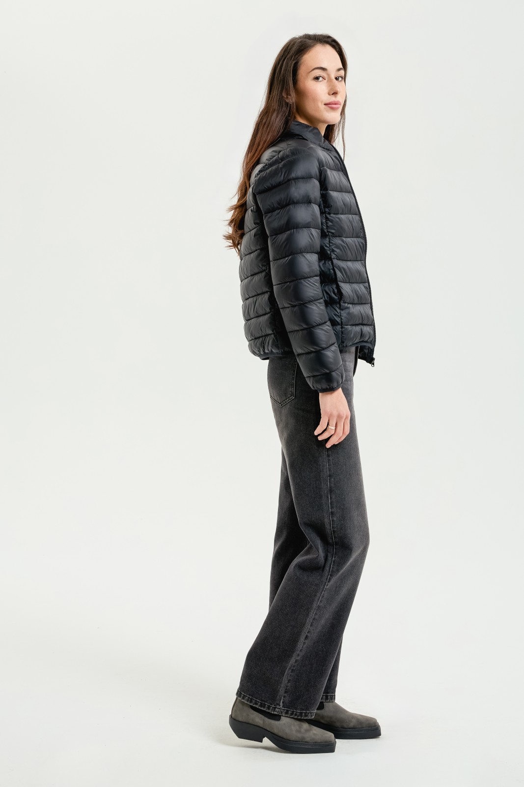 Тёплая стёганая куртка с воротником