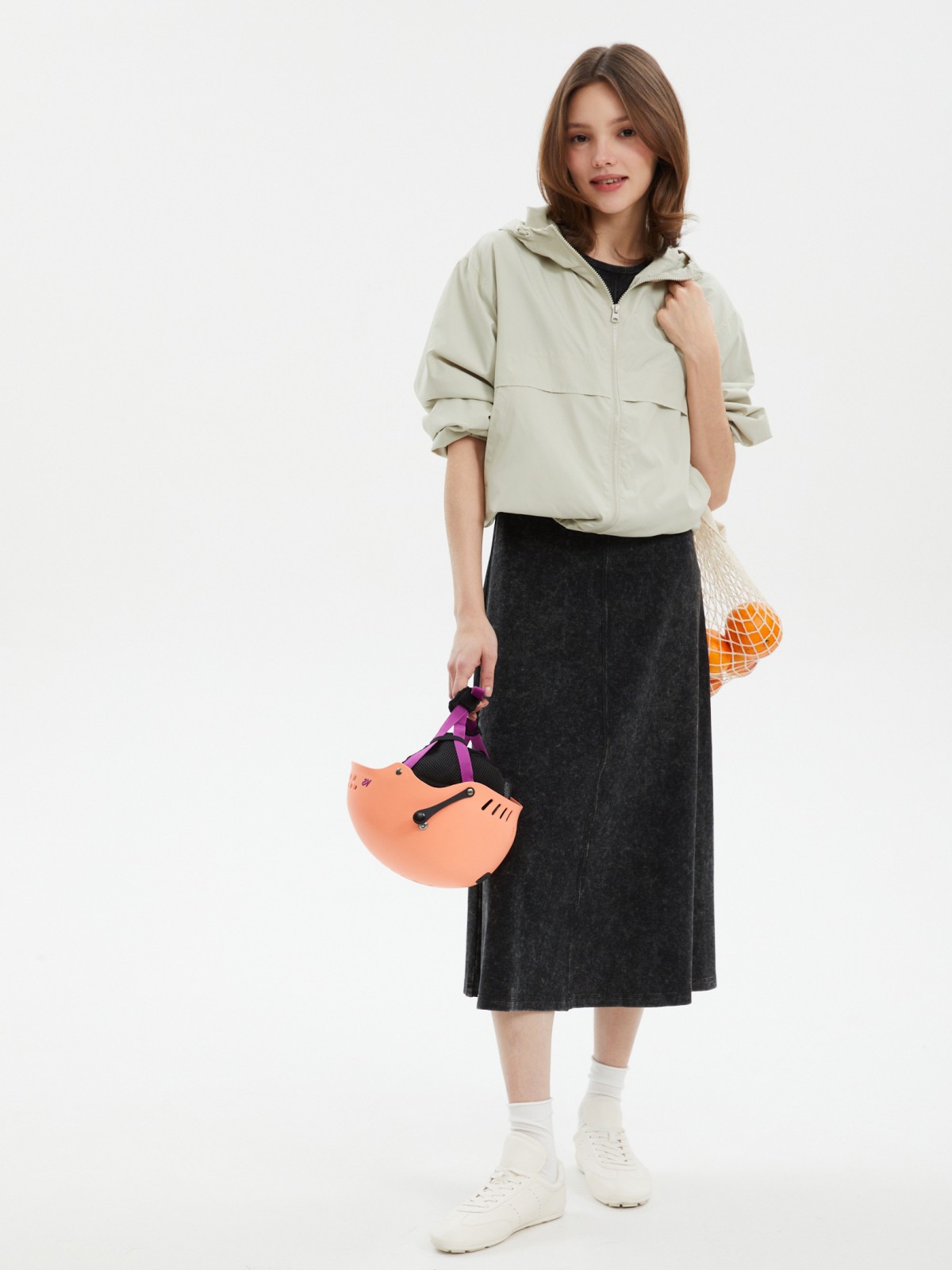 Куртка-ветровка с капюшоном без утеплителя