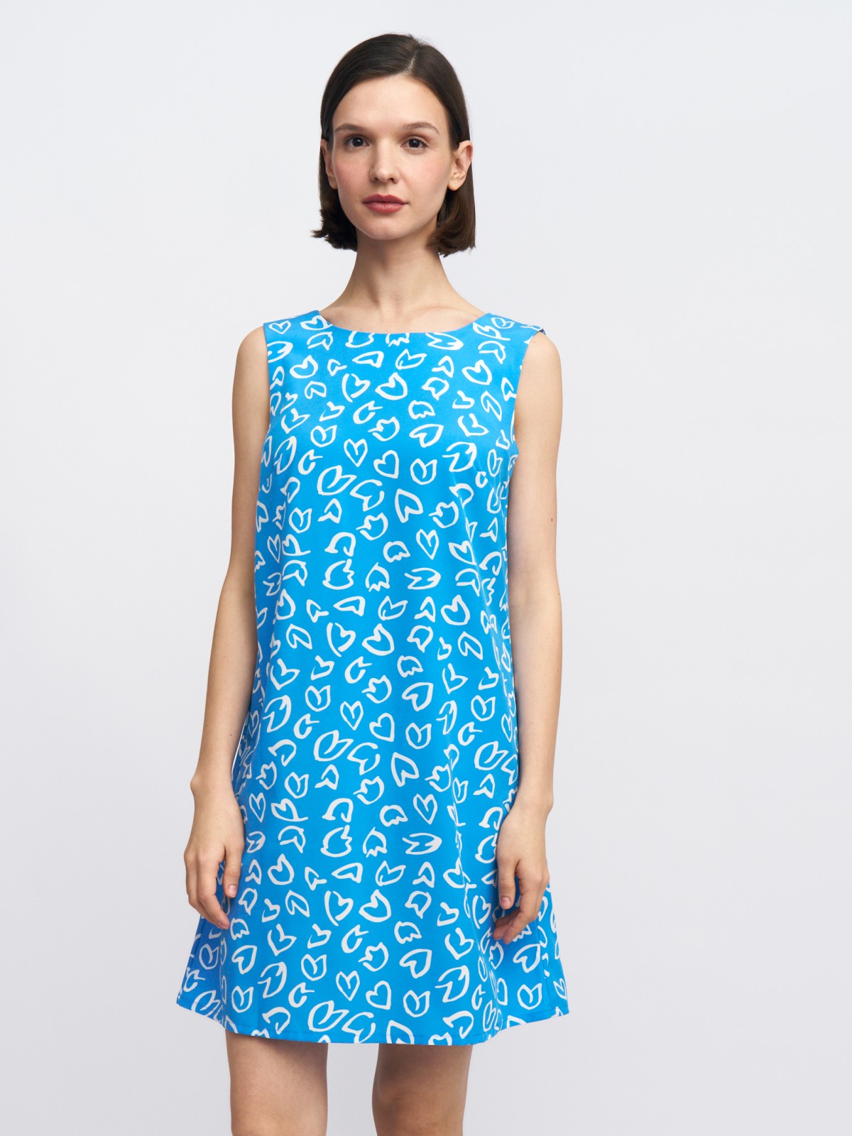 Платье мини без рукавов с вырезом на спине