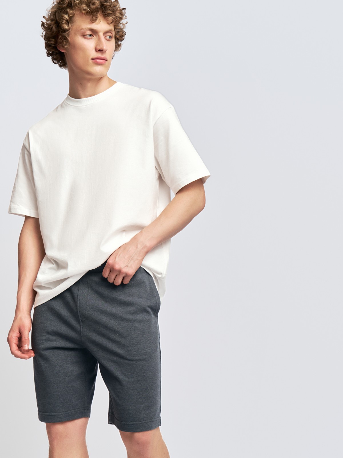 Трикотажные шорты на резинке