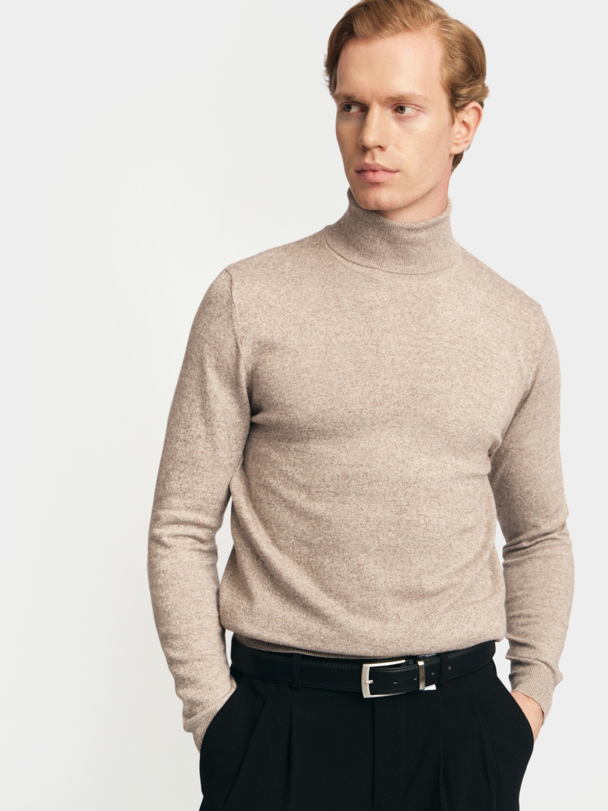 Тонкая трикотажная водолазка с горлом